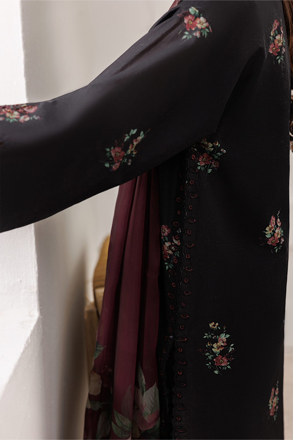 UE-637 Printed Lawn - Iznik