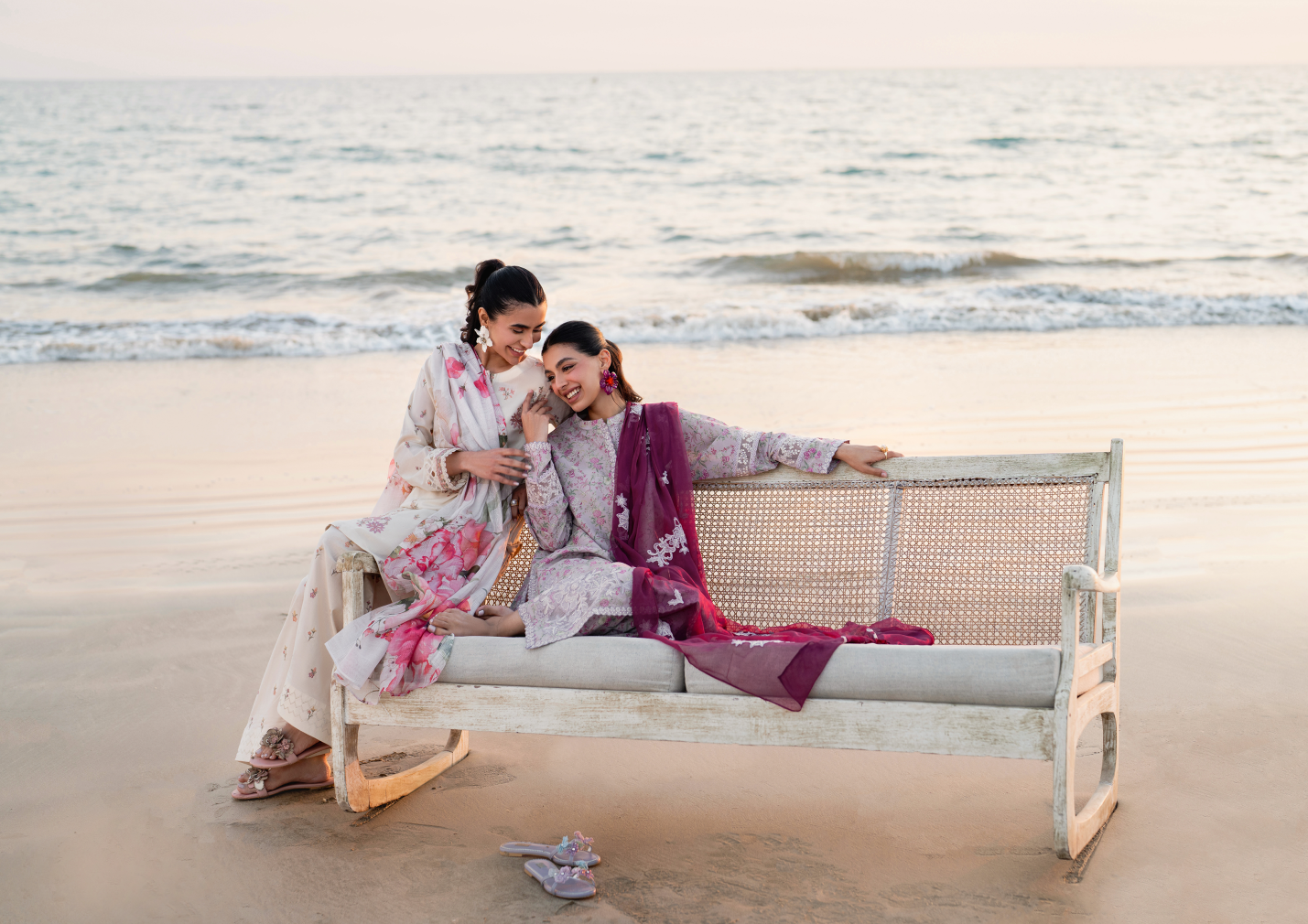 Pastels, Prints & Perfection: Summer Fashion Trends with Iznik Summer Lawn Collection