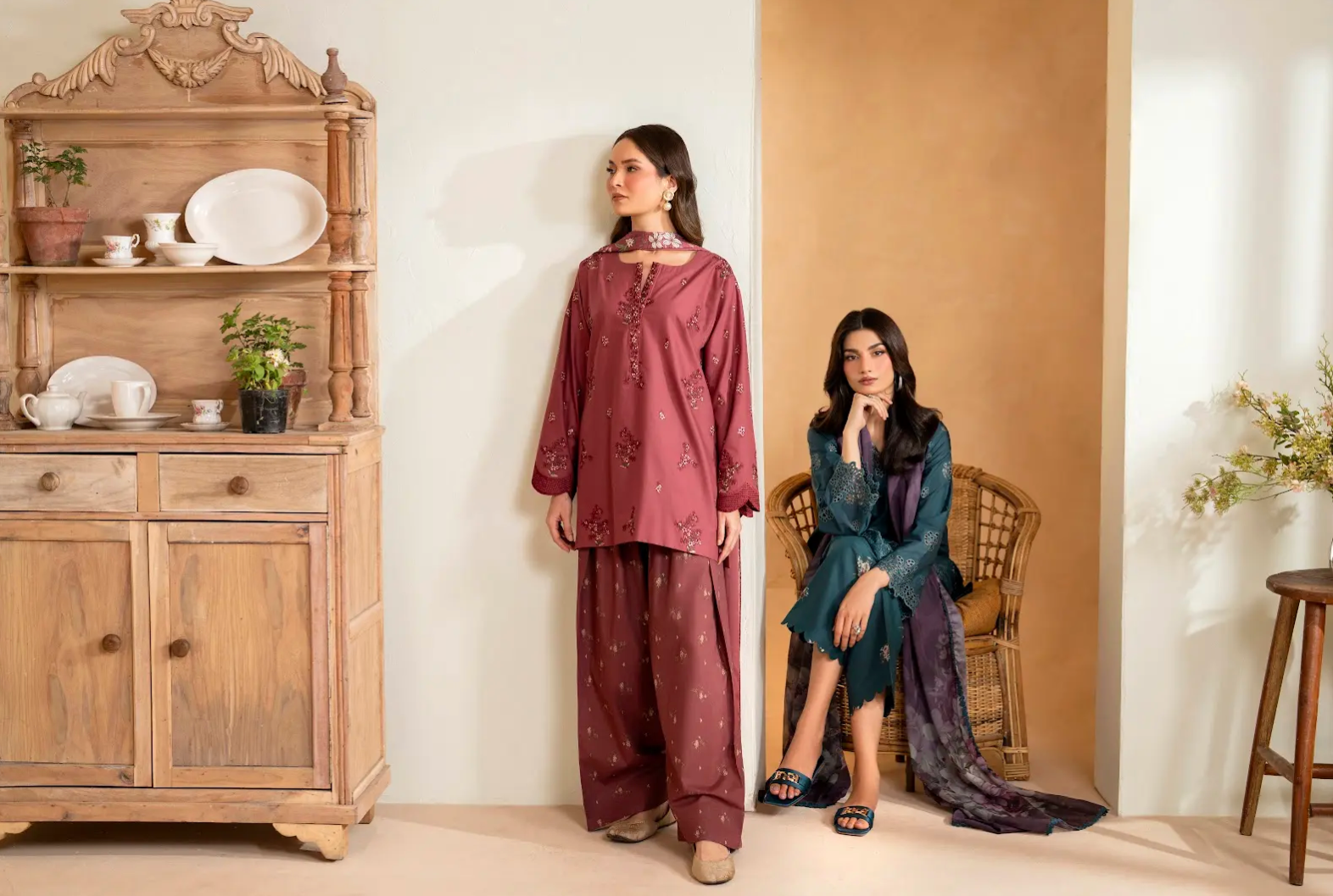 Iznik’s Summer Lawn Drop: Your Wardrobe’s New BFF!