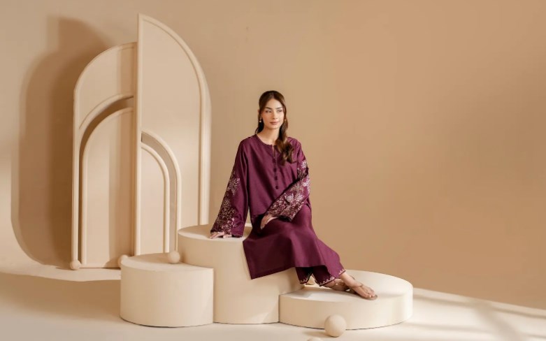 Unbox and Slay: The Allure of Iznik’s Ready to Wear Masterpieces