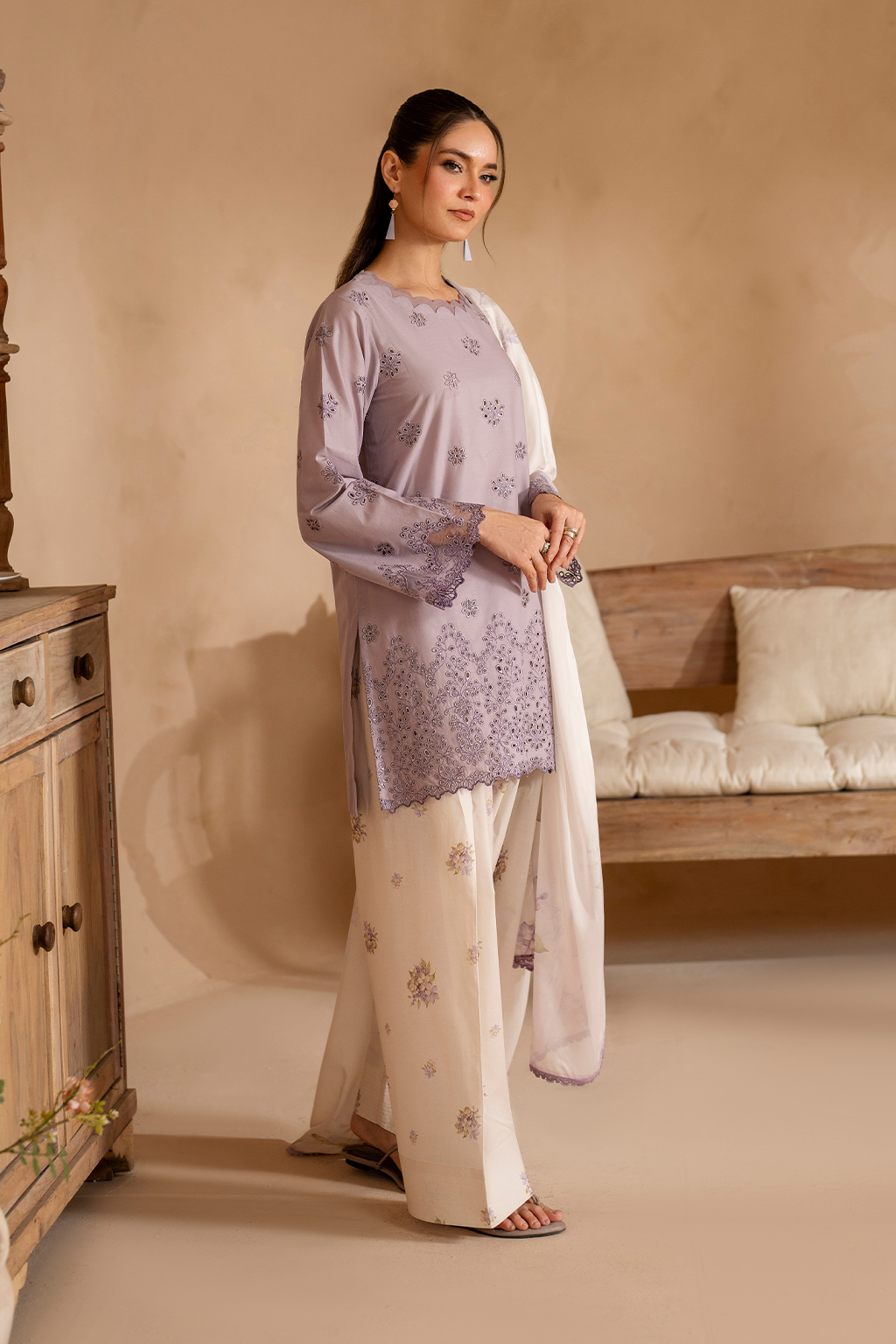 UE-478 Embroidered Lawn