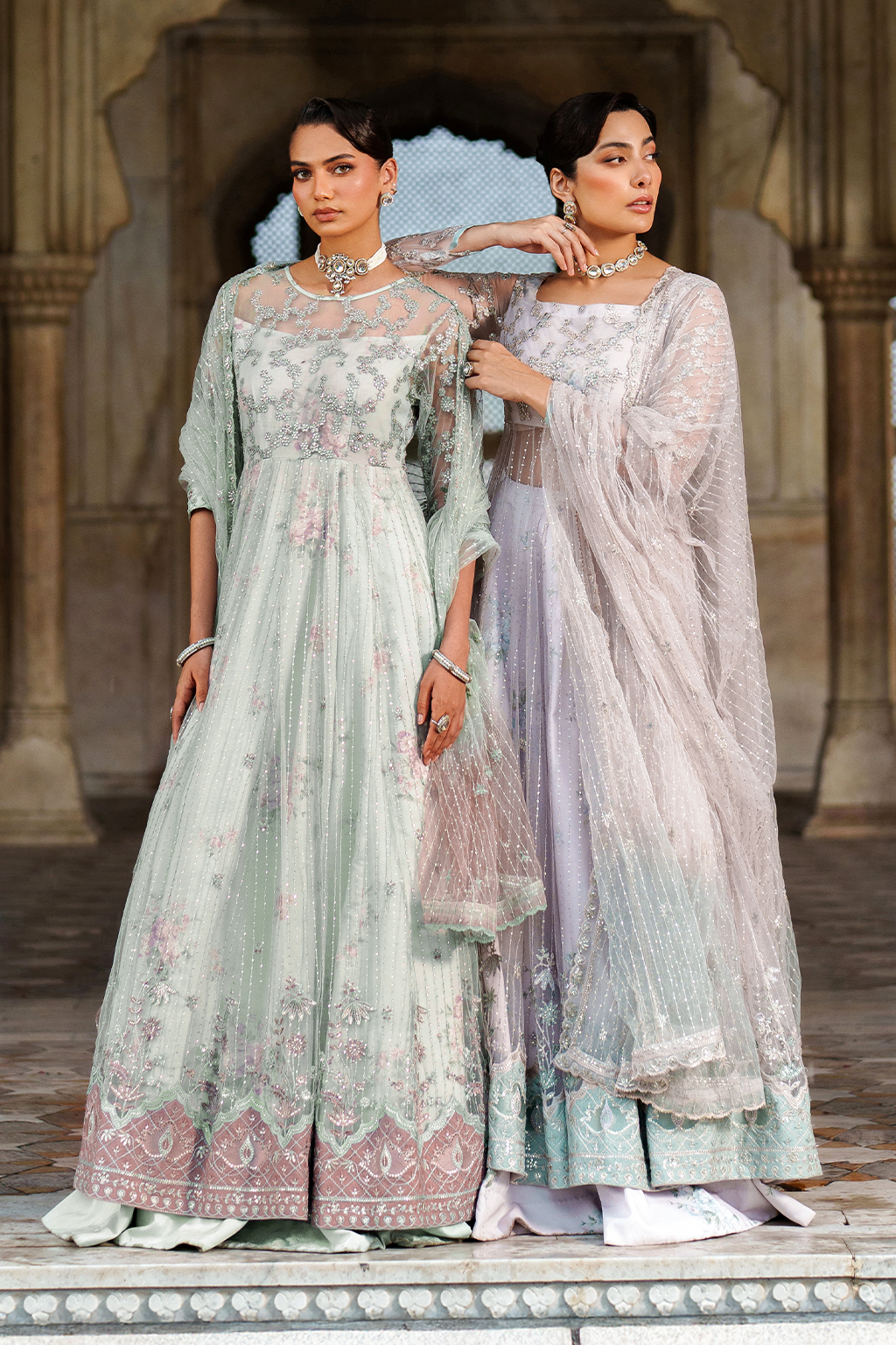 UE-552 Embroidered Net - Iznik