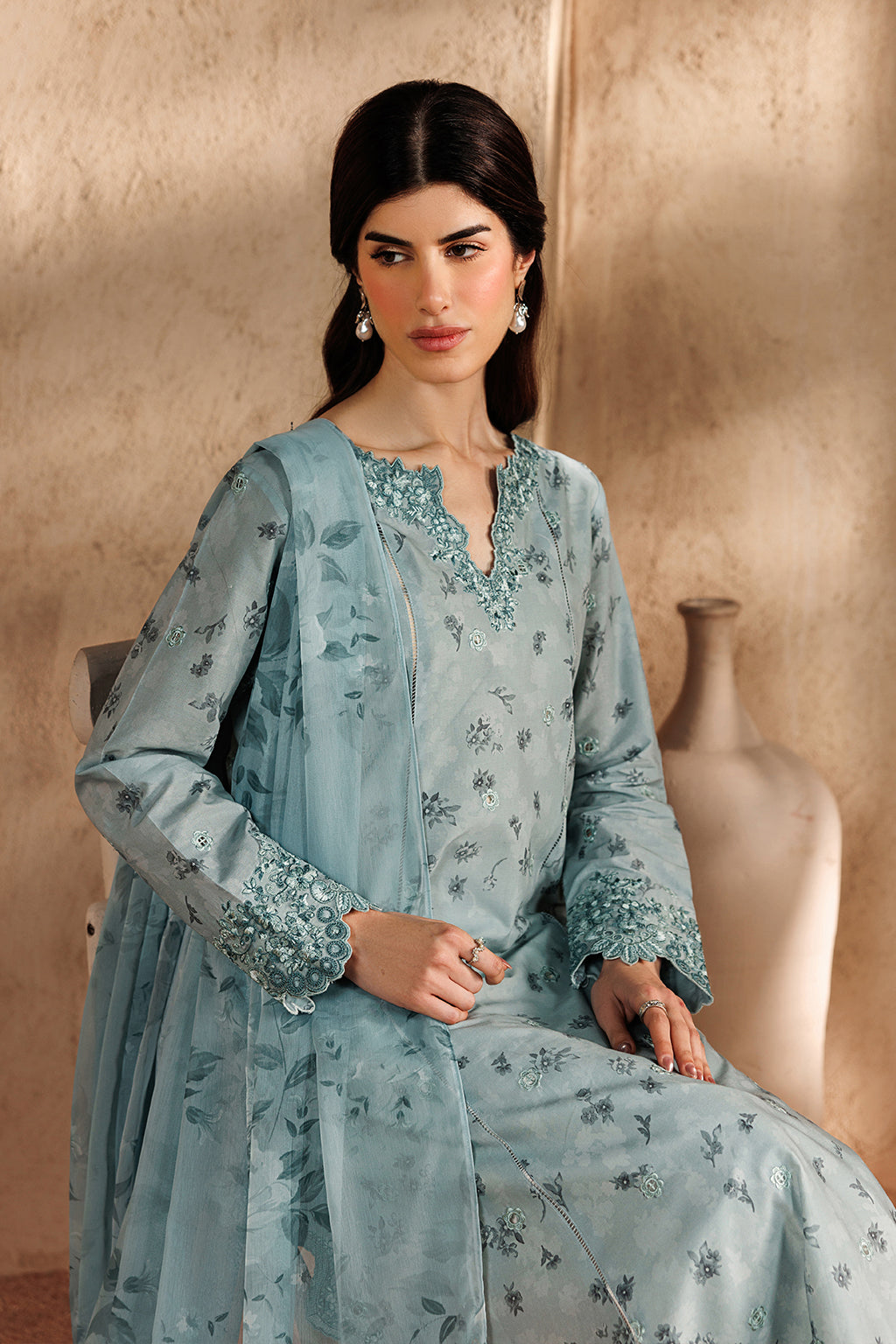 UE-671 Printed Lawn Secondary image