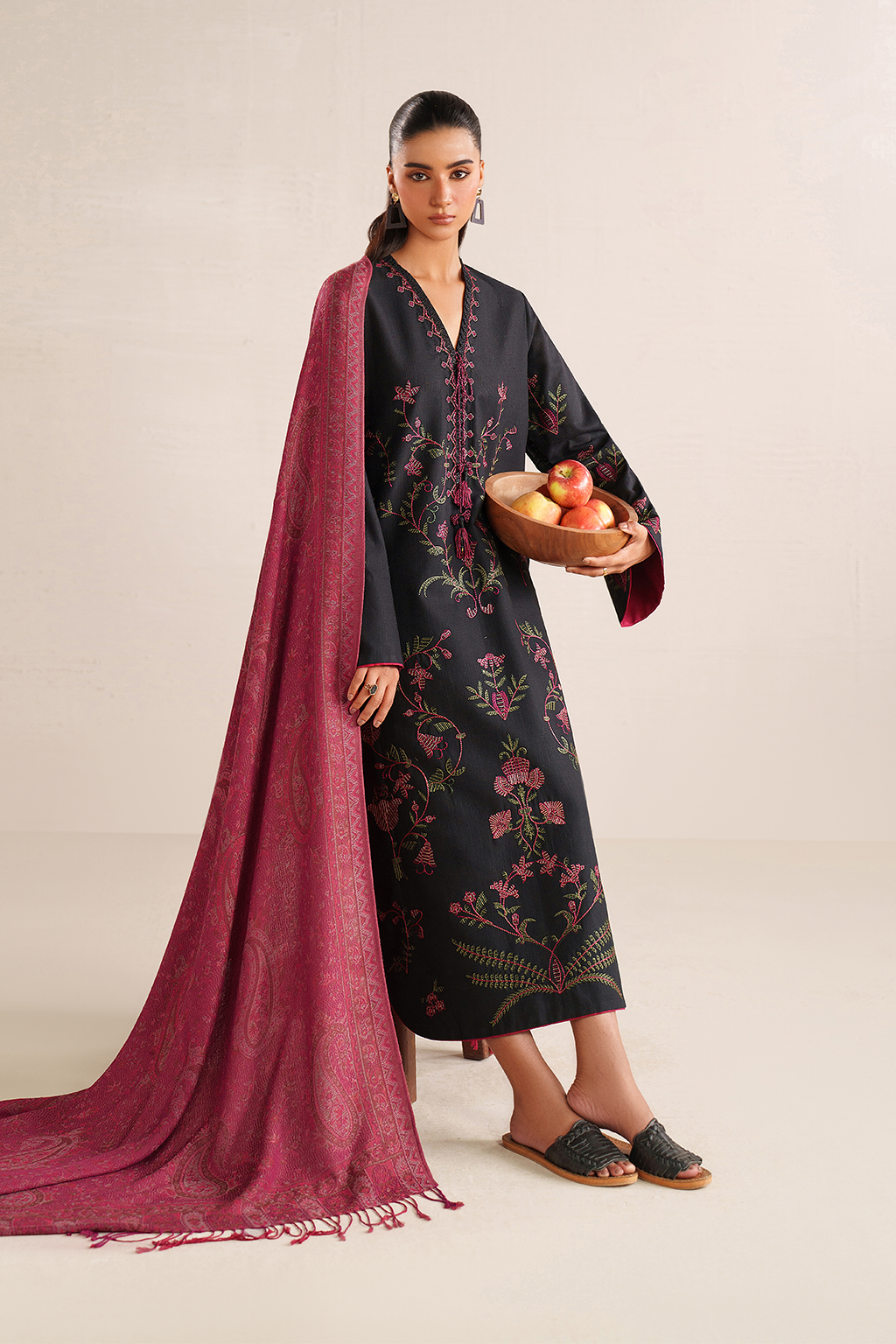 UE-582 Embroidered Khaddar - Iznik
