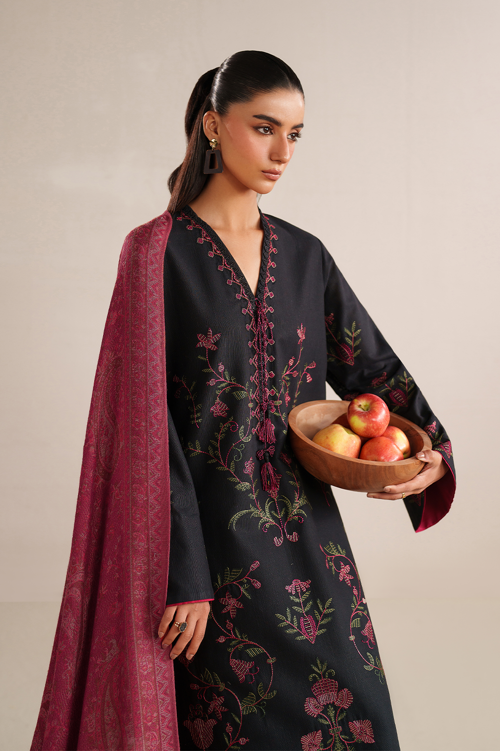 UE-582 Embroidered Khaddar - Iznik