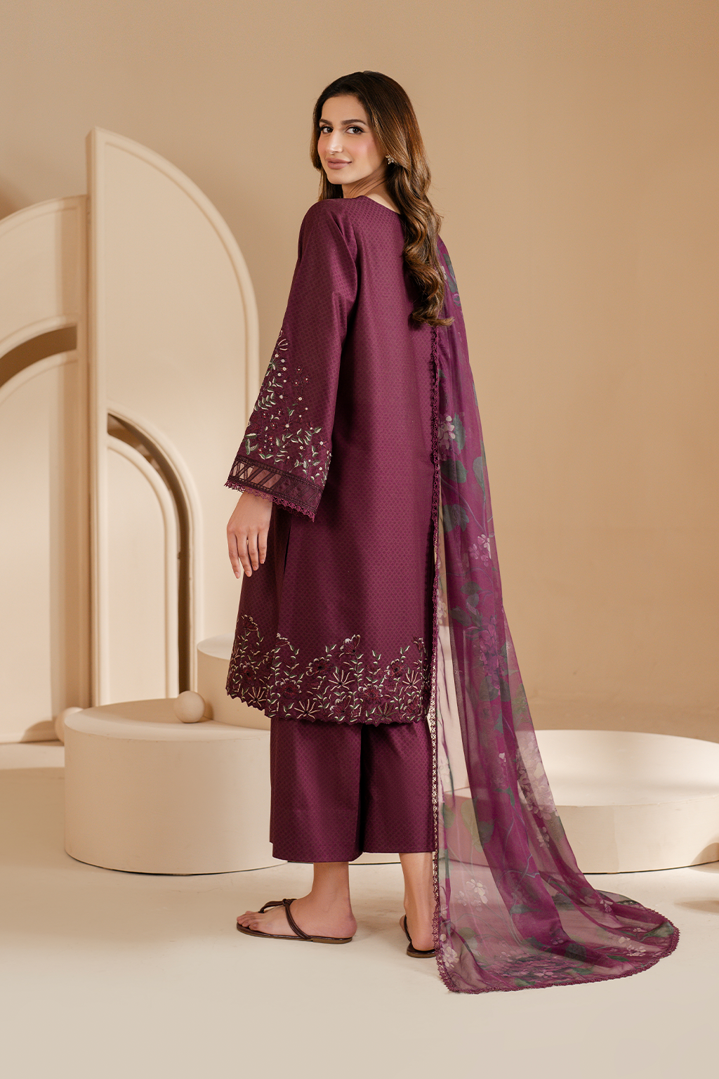 UE-463  Embroidered Lawn - Iznik