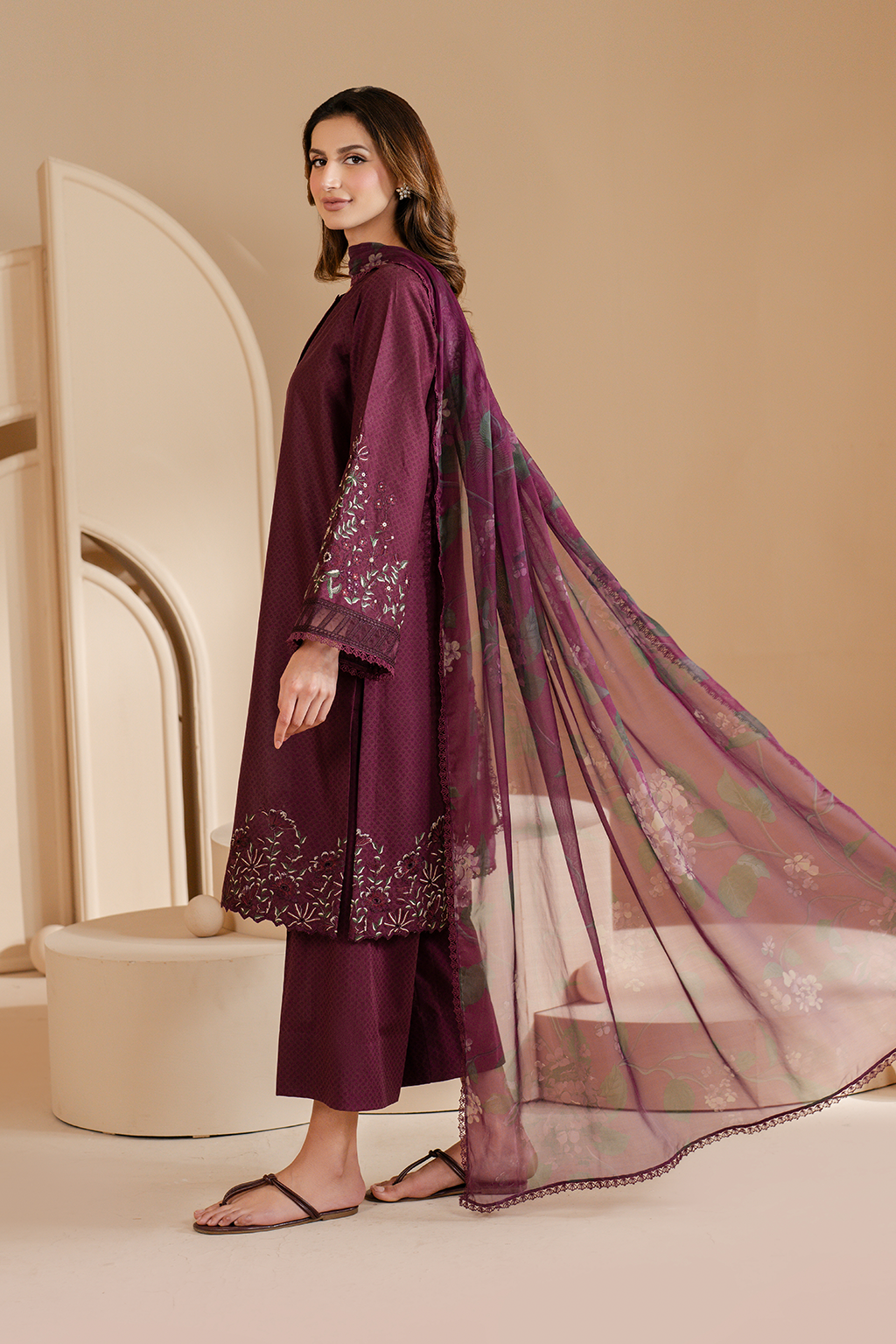 UE-463  Embroidered Lawn - Iznik