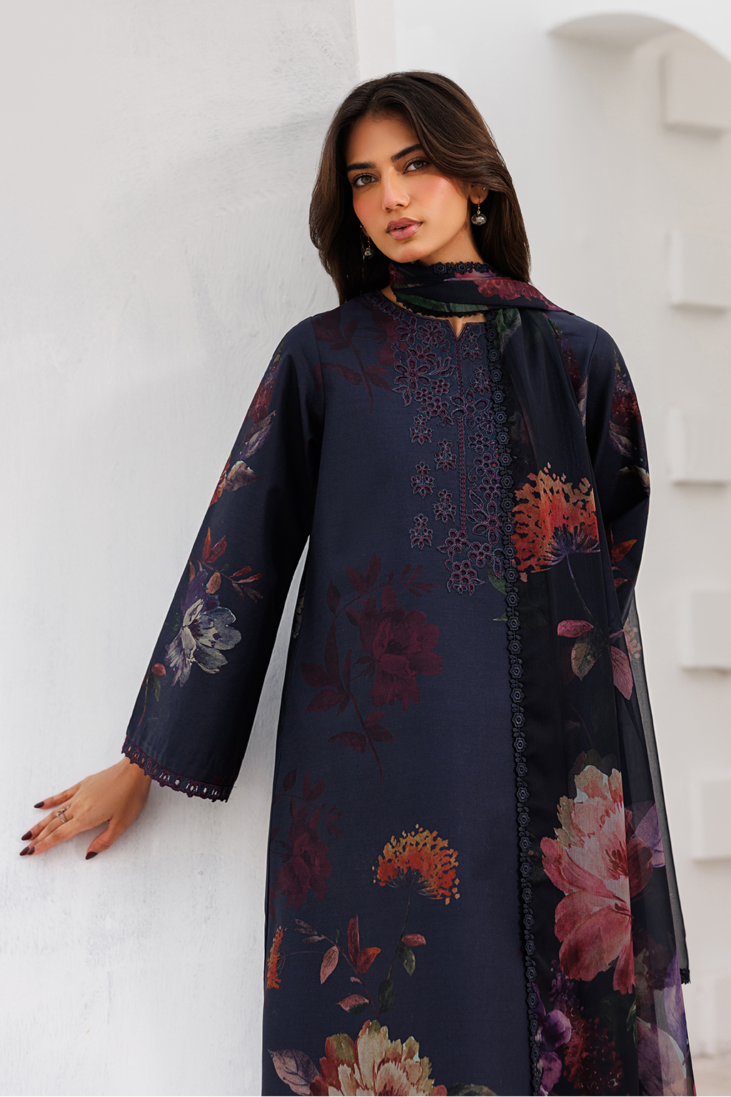 UE-645 Printed Lawn Secondary image