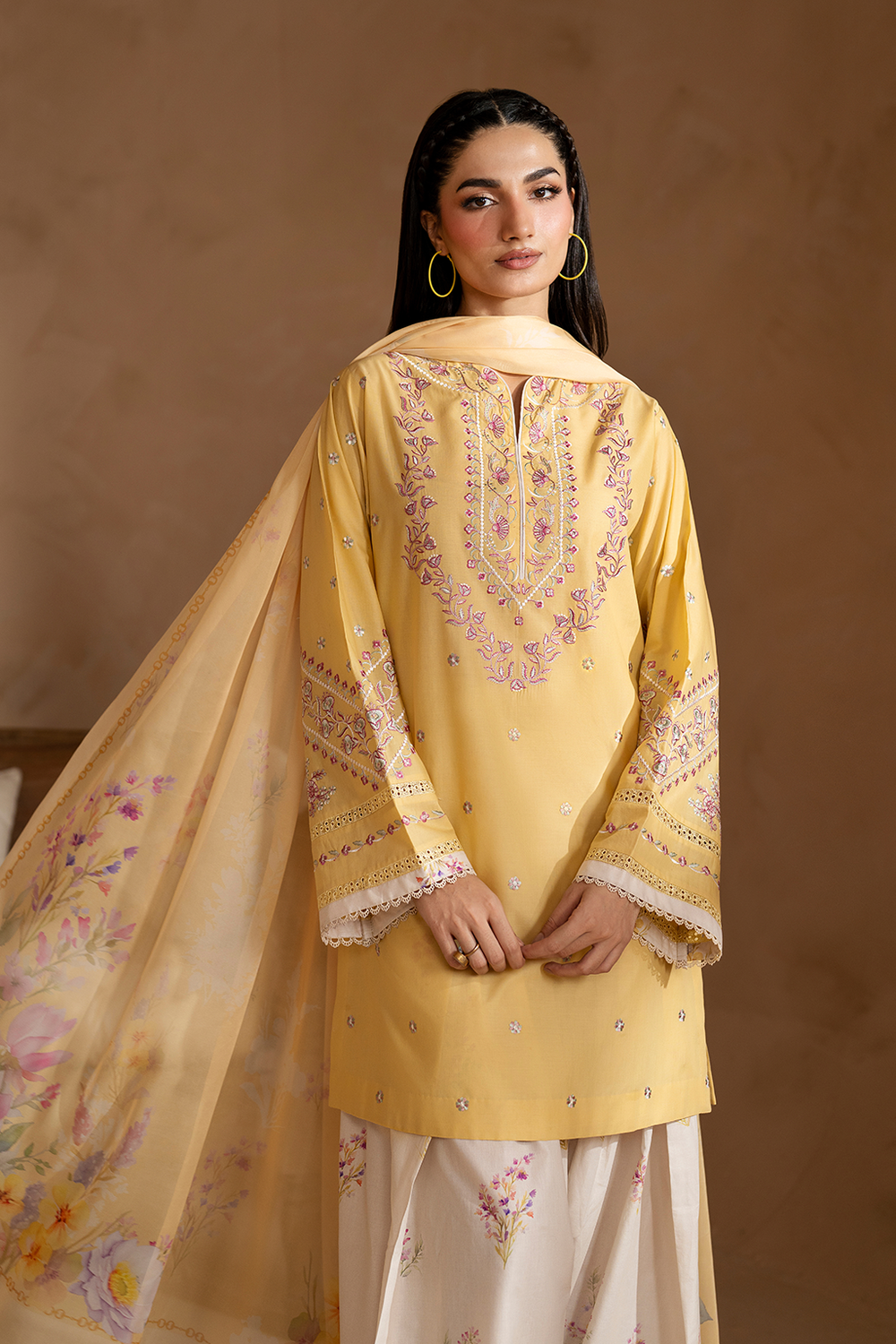 UE-473 Embroidered Lawn - Iznik
