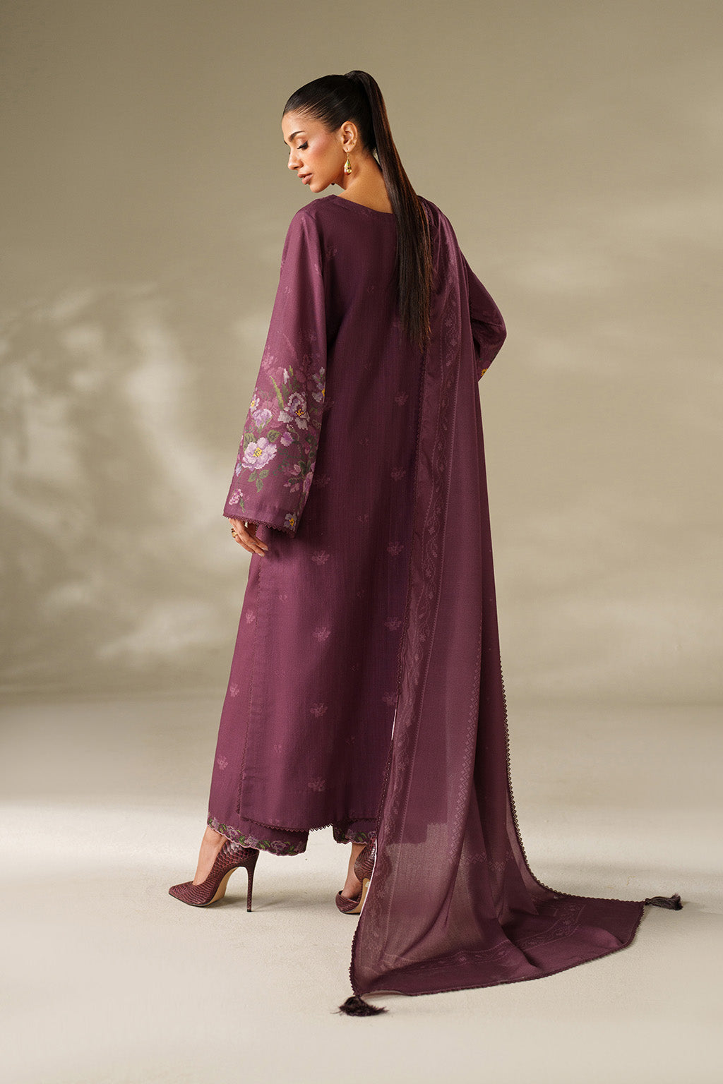 UE-566 Printed Khaddar - Iznik