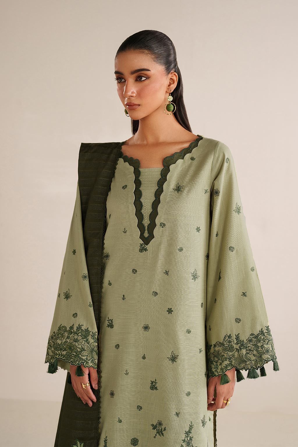 UE-578 Embroidered Khaddar - Iznik