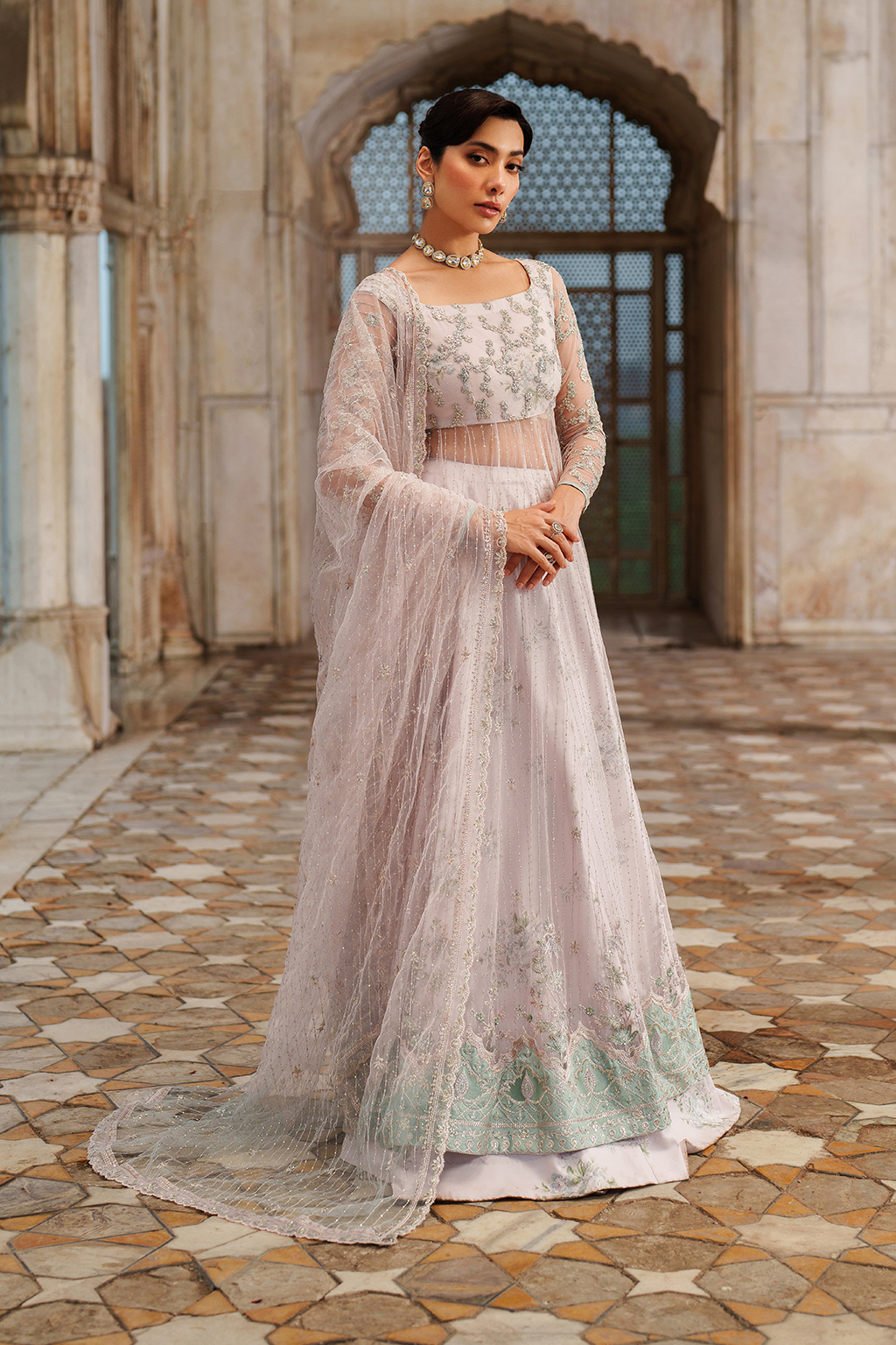 UE-552 Embroidered Net - Iznik