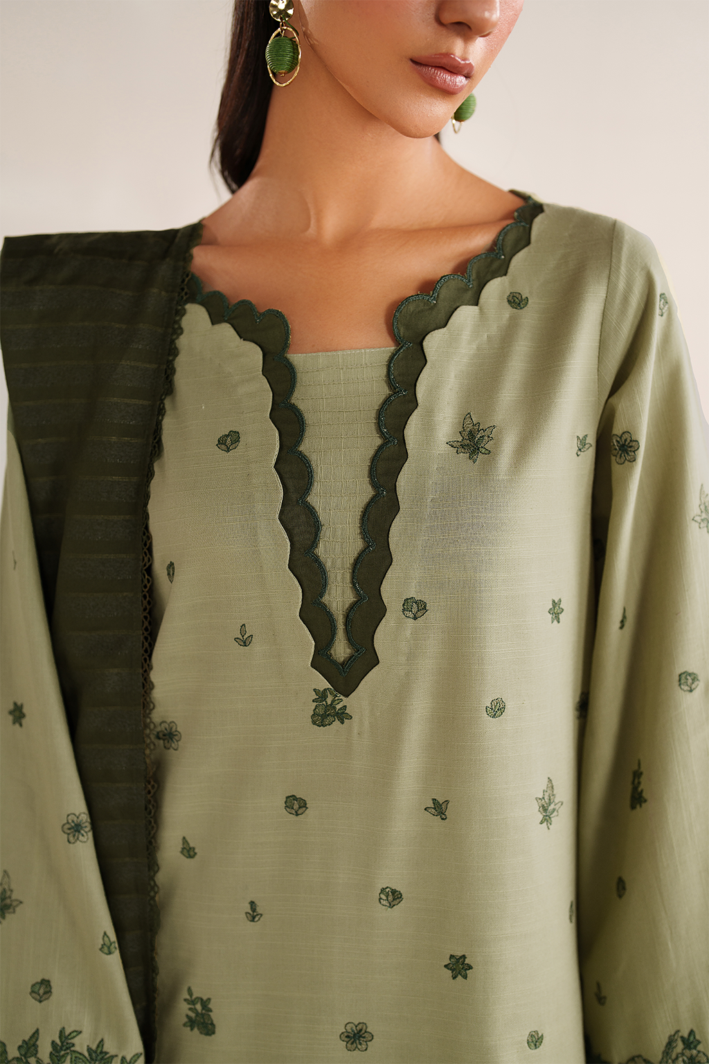 UE-578 Embroidered Khaddar - Iznik