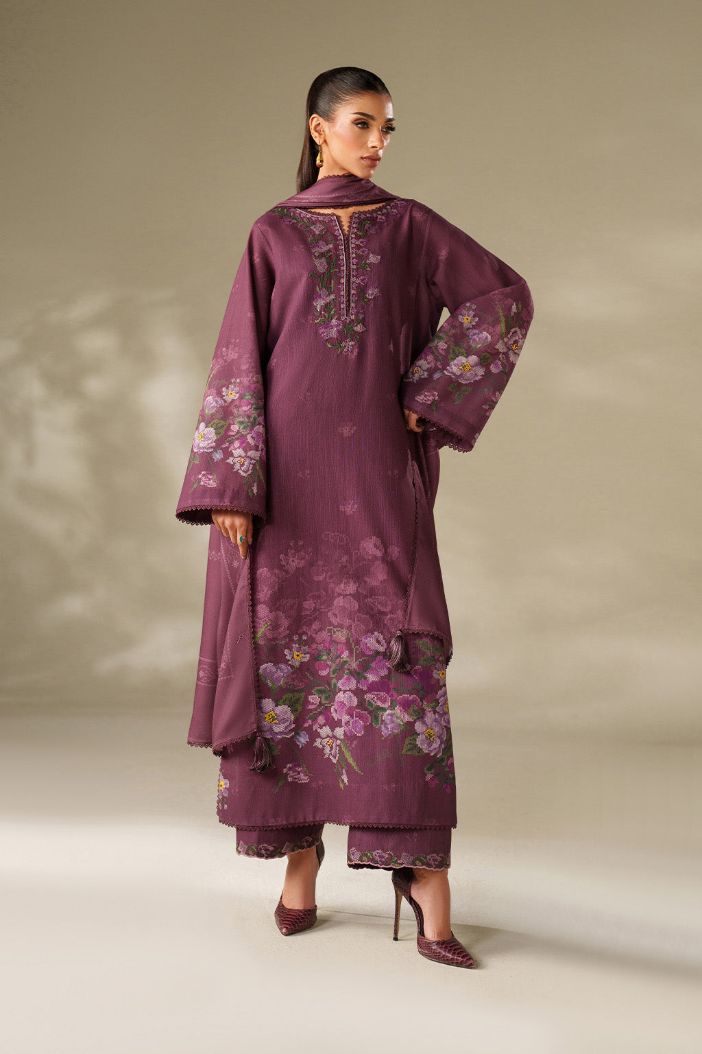 UE-566 Printed Khaddar - Iznik