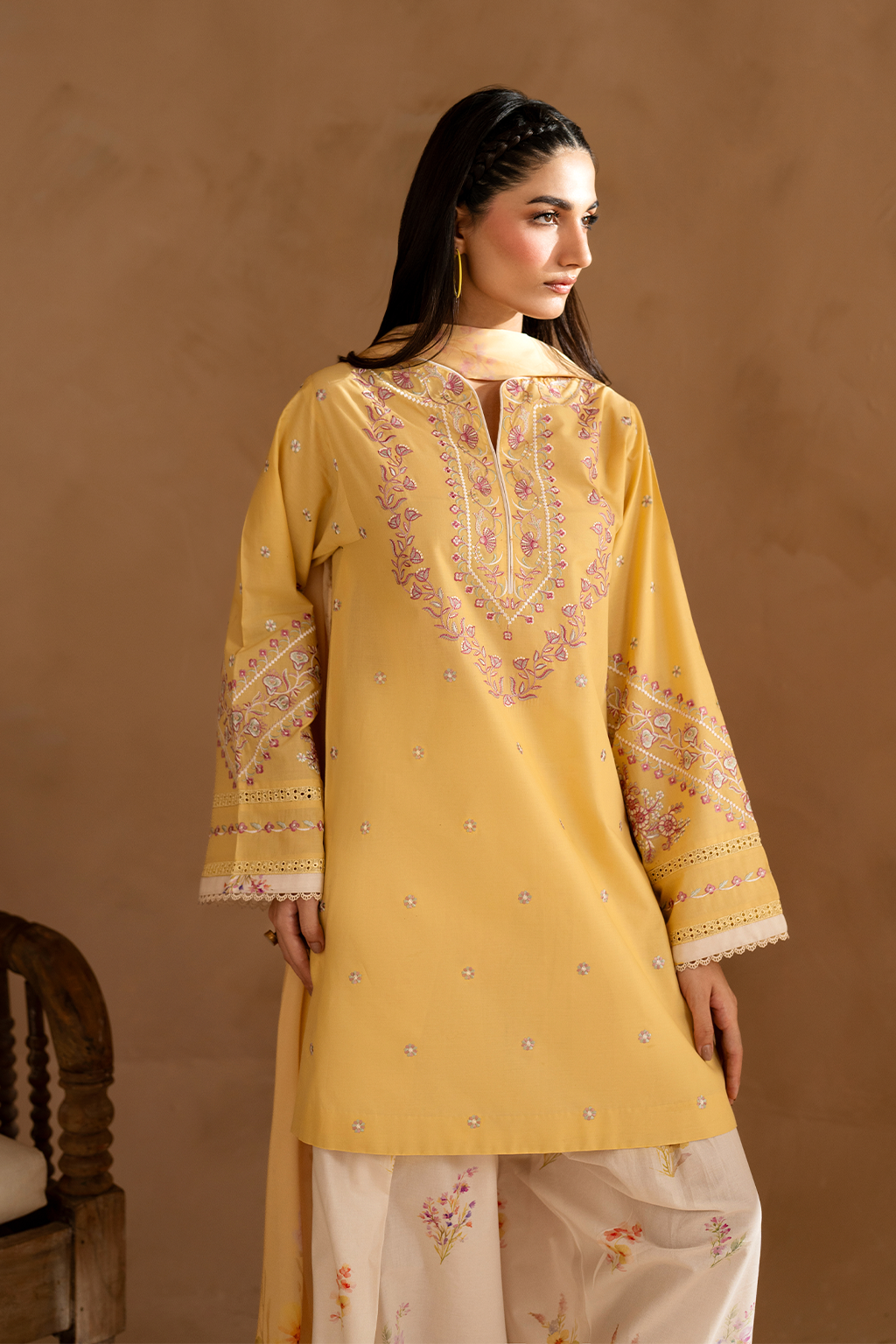 UE-473 Embroidered Lawn - Iznik