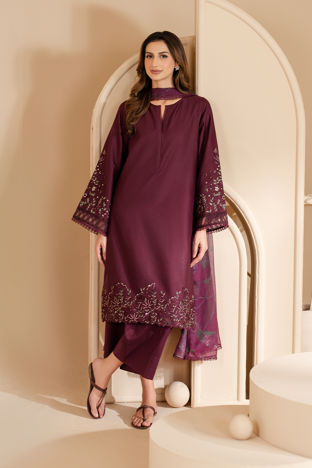 UE-463  Embroidered Lawn - Iznik