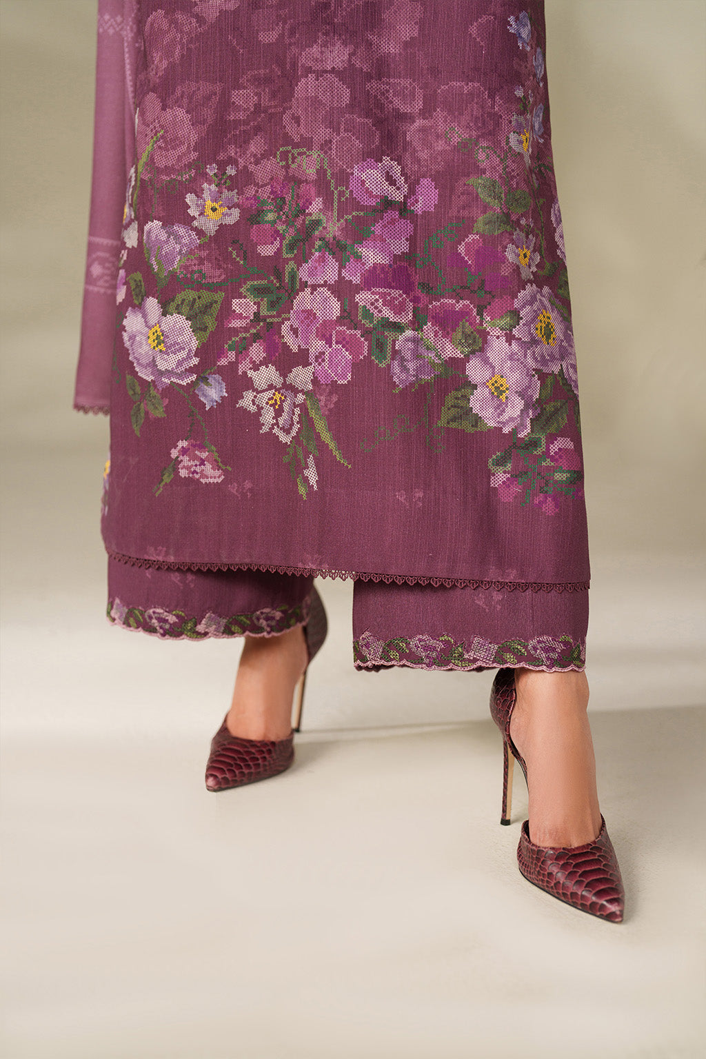 UE-566 Printed Khaddar - Iznik