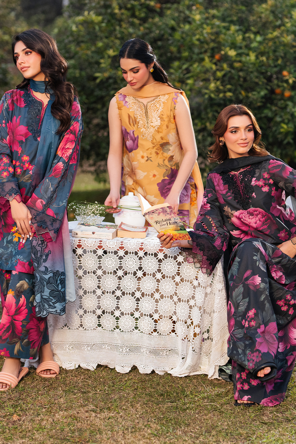UE-400 Printed Lawn - Iznik