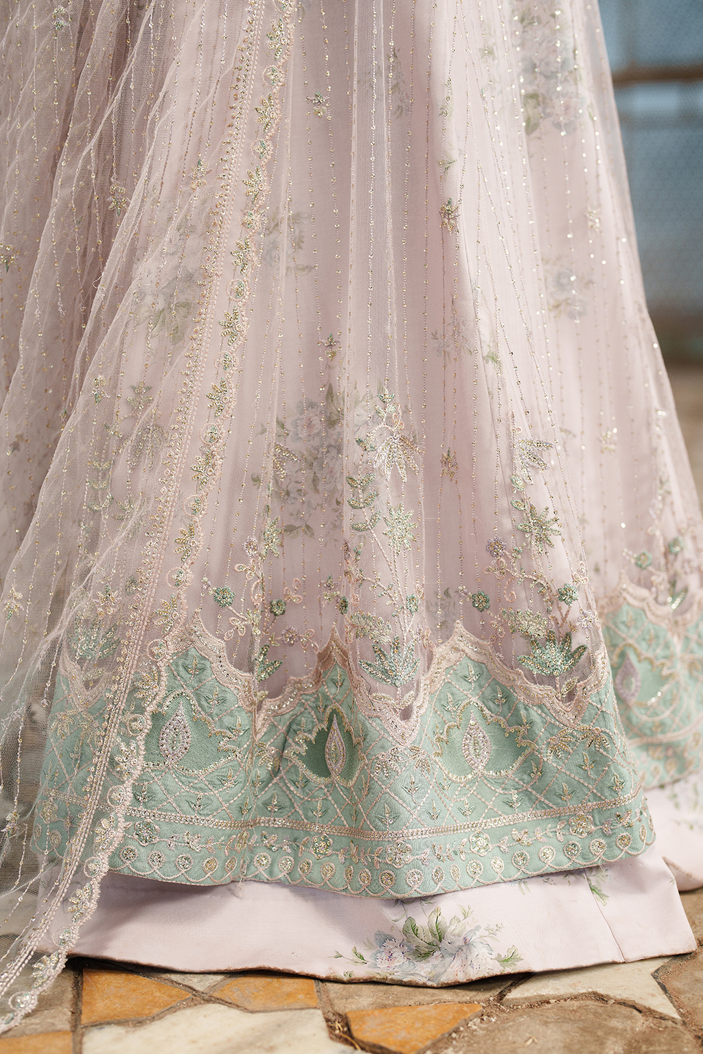 UE-552 Embroidered Net - Iznik