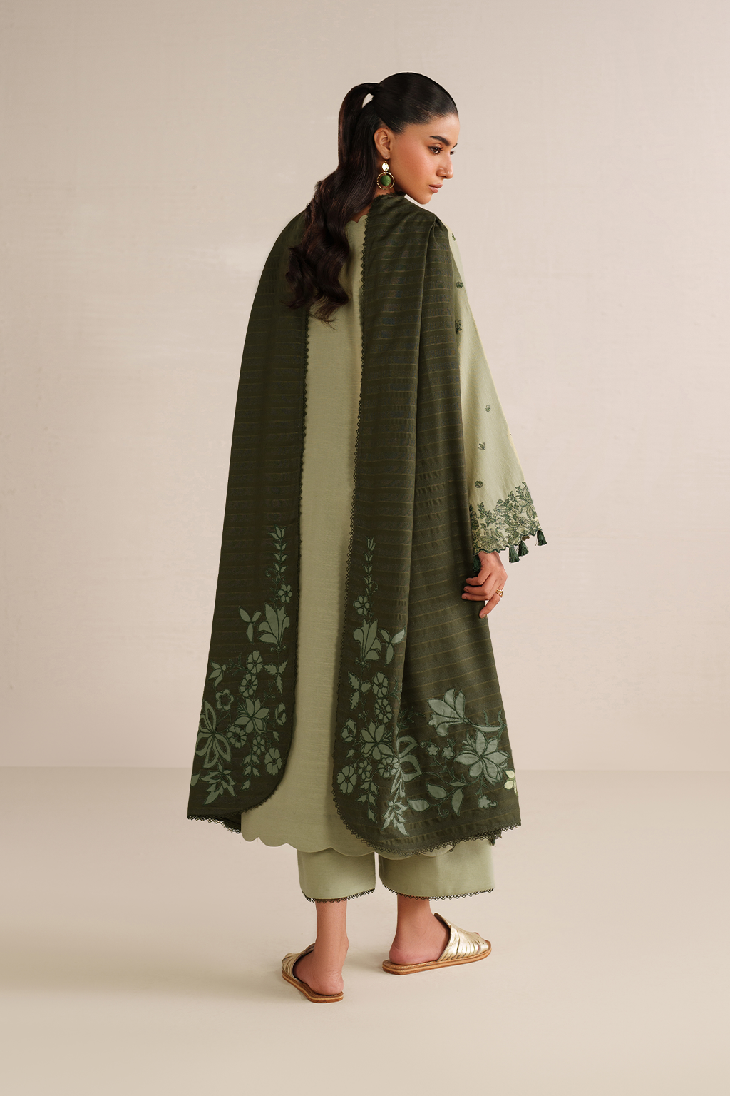 UE-578 Embroidered Khaddar - Iznik