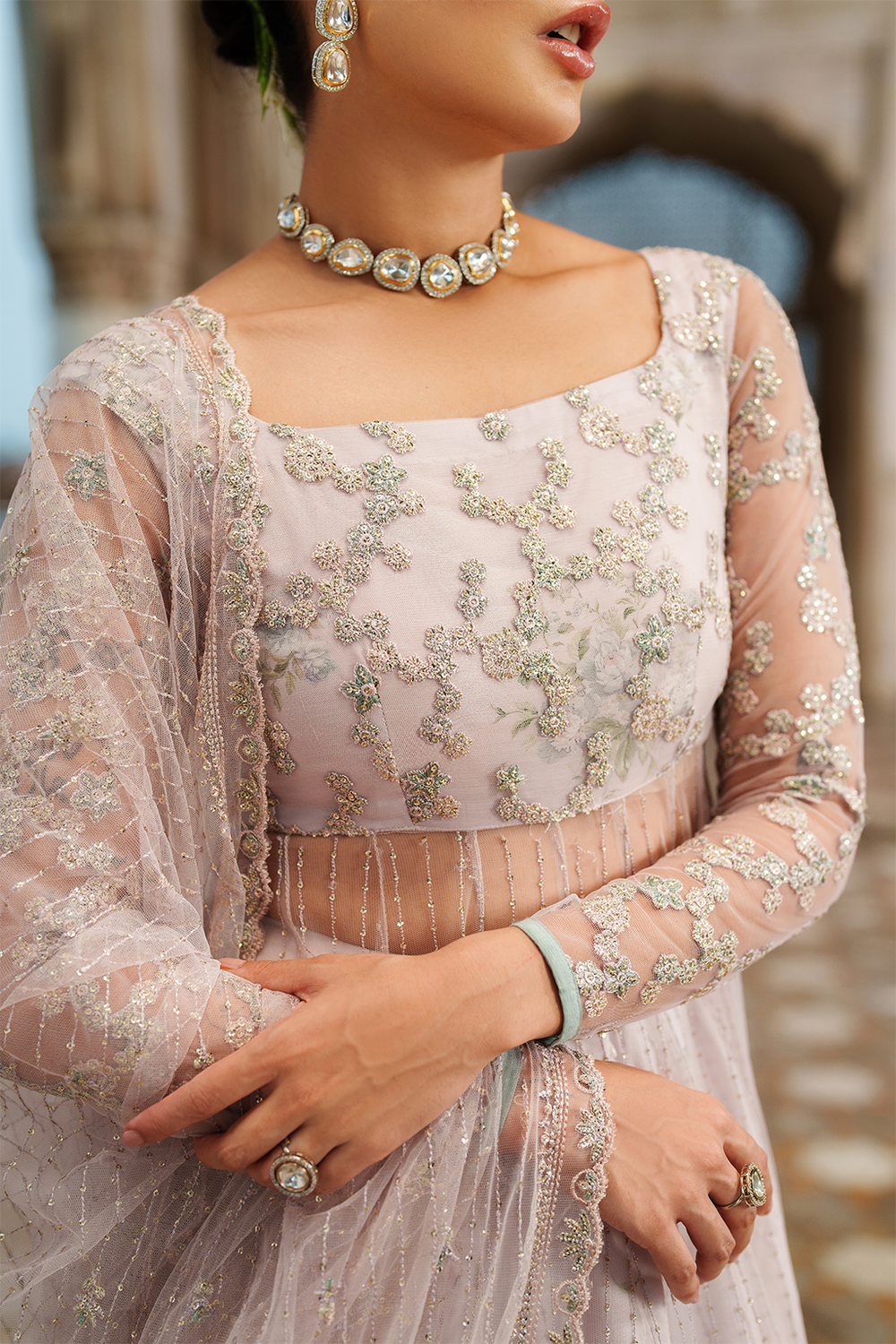 UE-552 Embroidered Net - Iznik