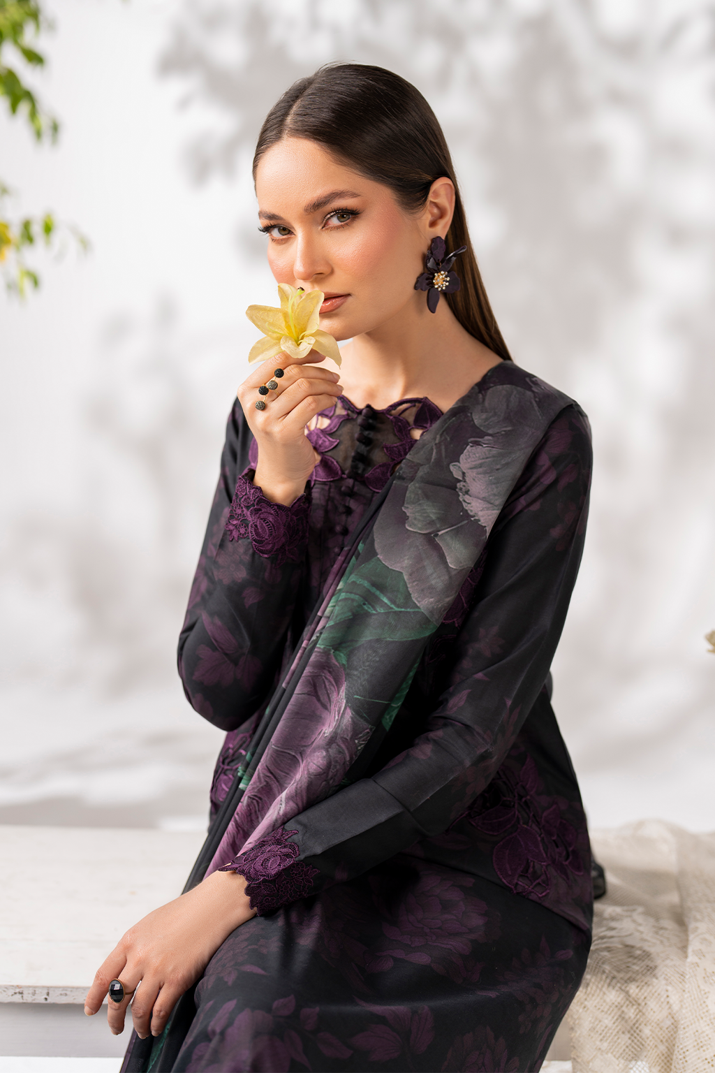 UE-270 Printed Lawn - Iznik Global