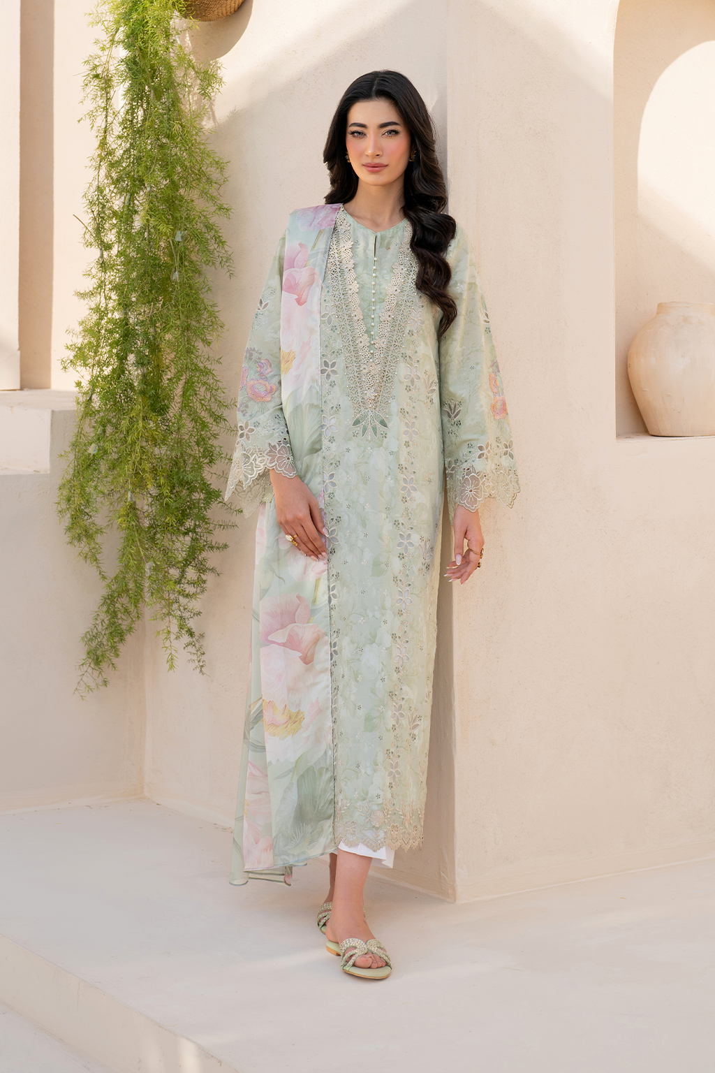 Embroidered Lawn dress - Iznik 
