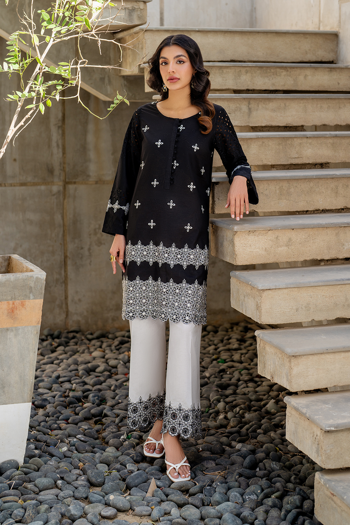 IP-271 Embroidered Lawn - Iznik