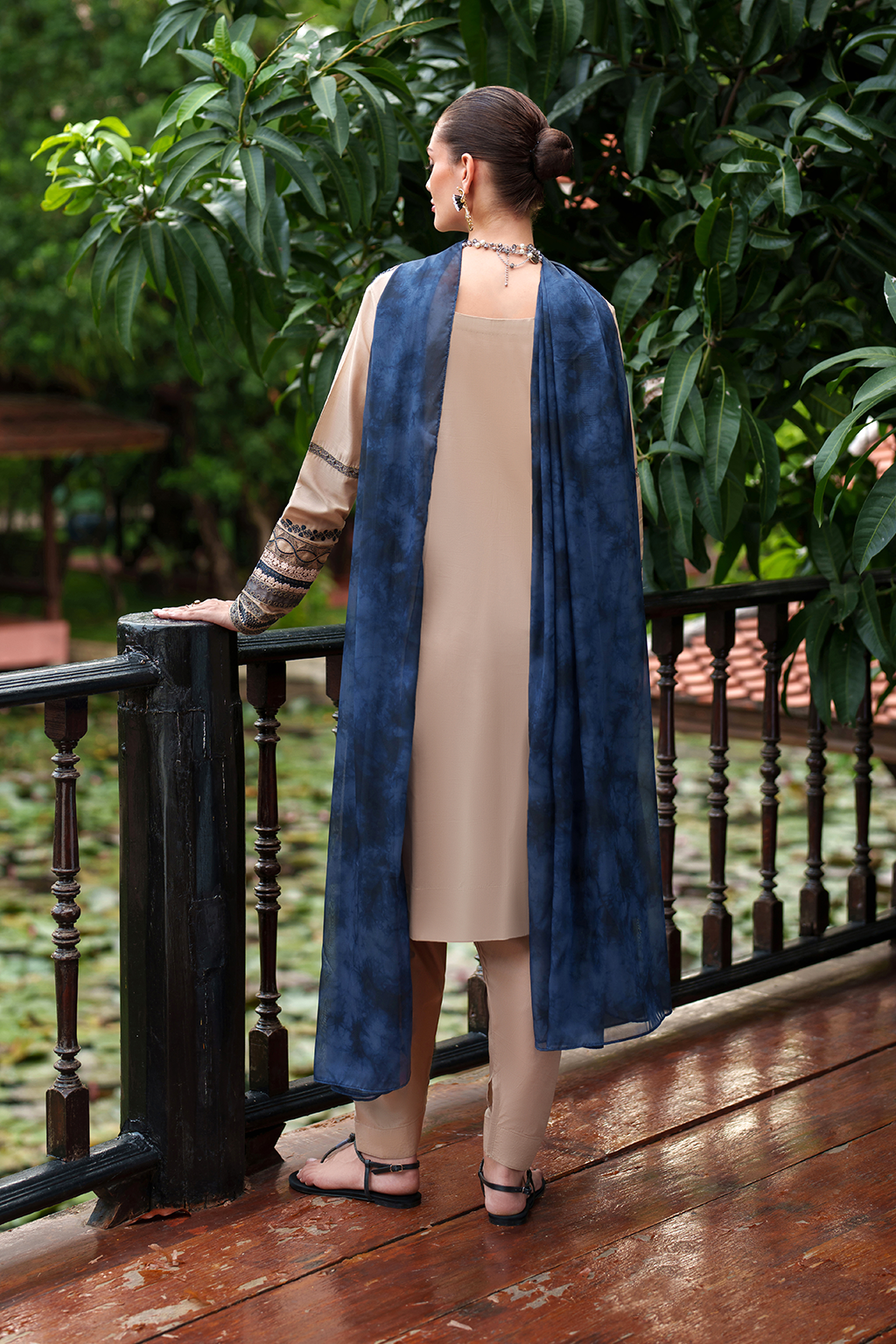 UE-520 Embroidered Lawn Secondary image