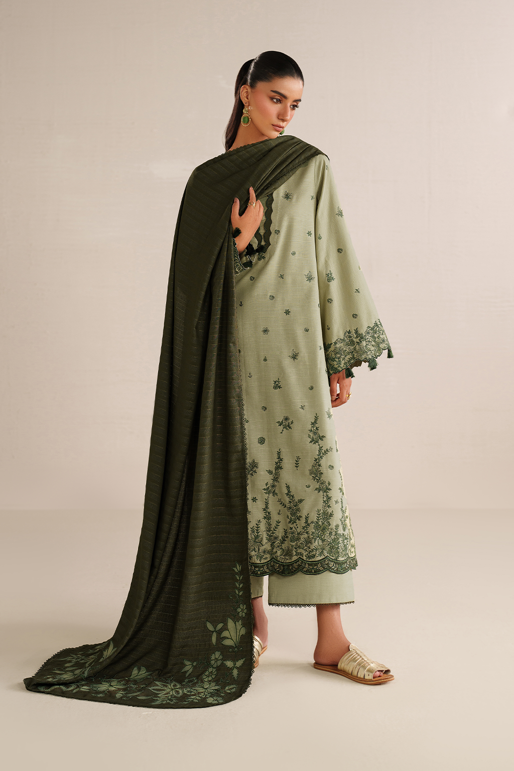 UE-578 Embroidered Khaddar - Iznik