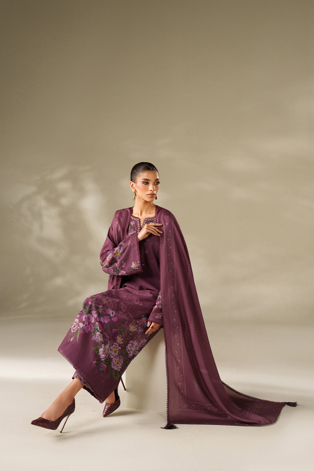 UE-566 Printed Khaddar - Iznik