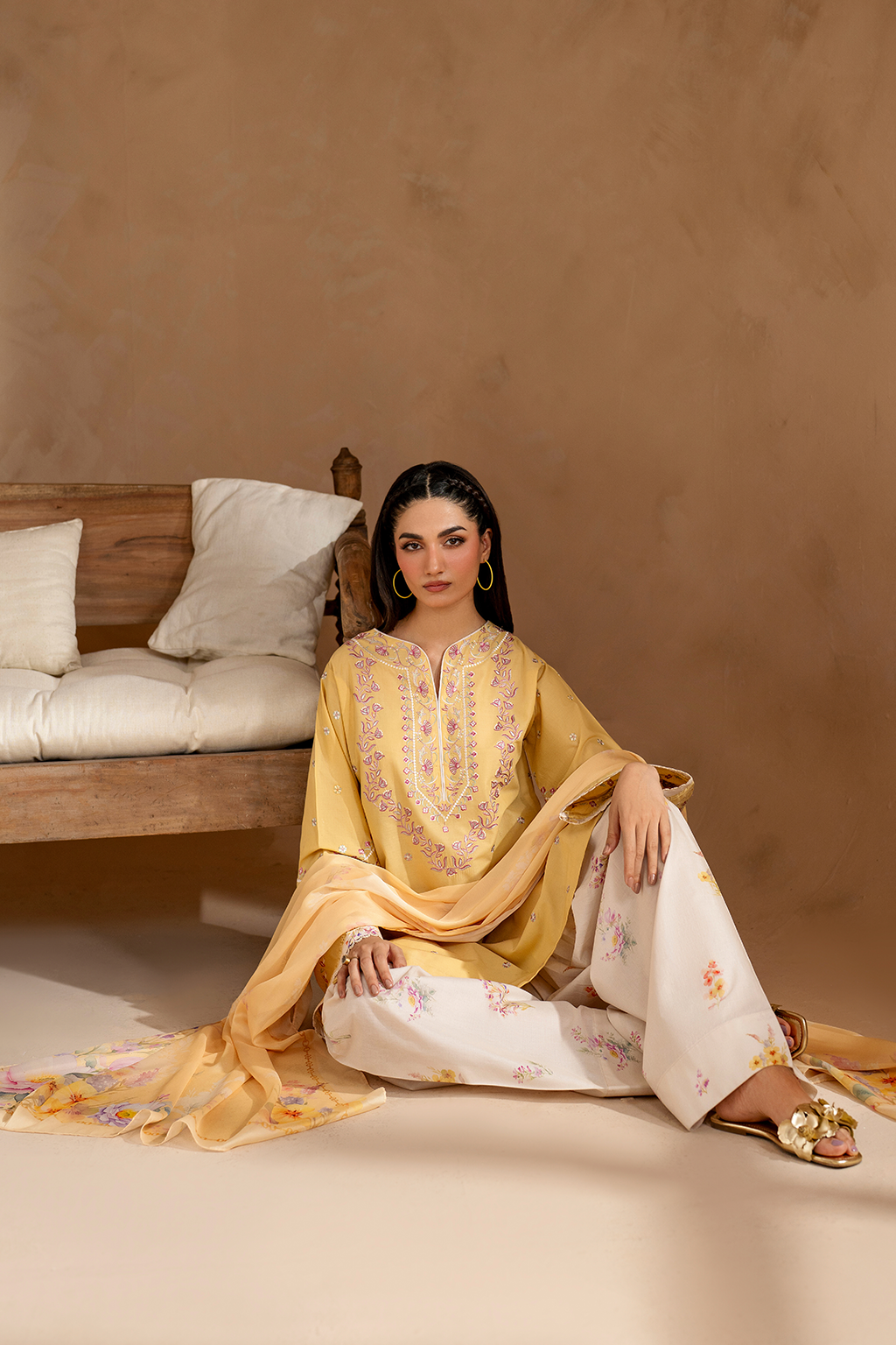 UE-473 Embroidered Lawn - Iznik