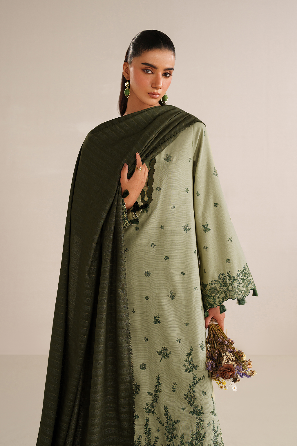 UE-578 Embroidered Khaddar - Iznik