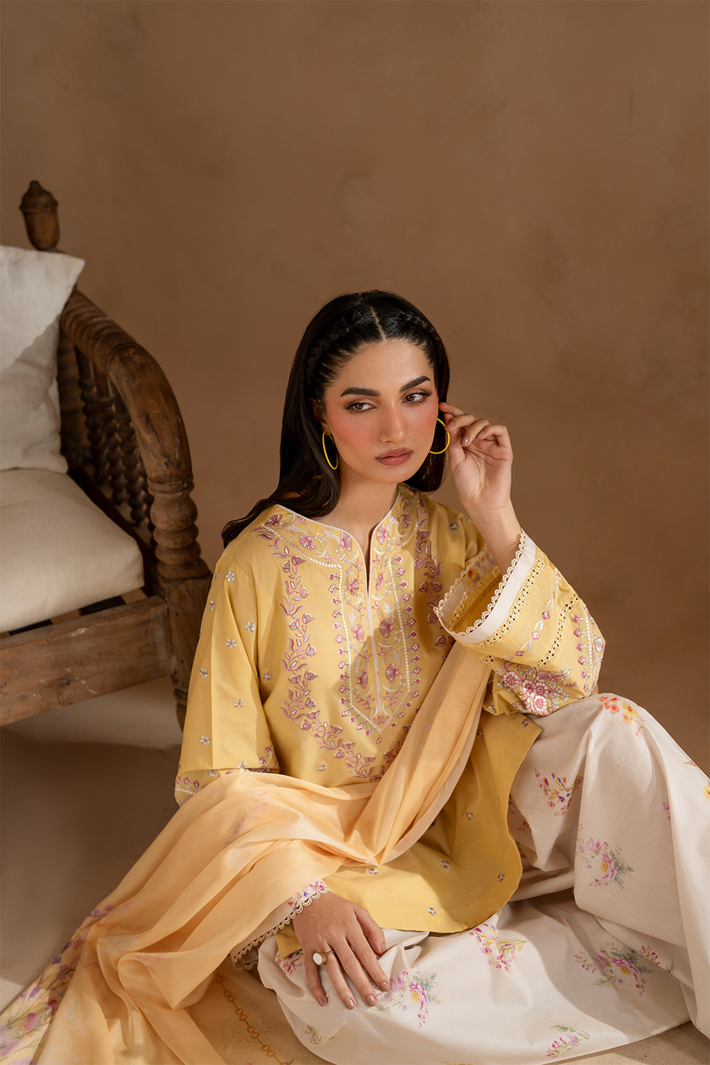 UE-473 Embroidered Lawn - Iznik