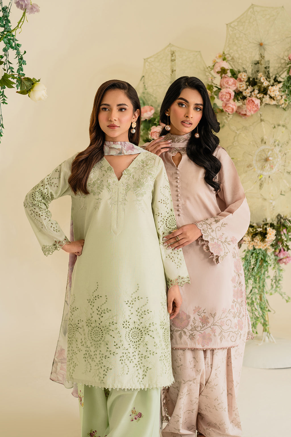 UE-424 Embroidered Textured Lawn - Iznik