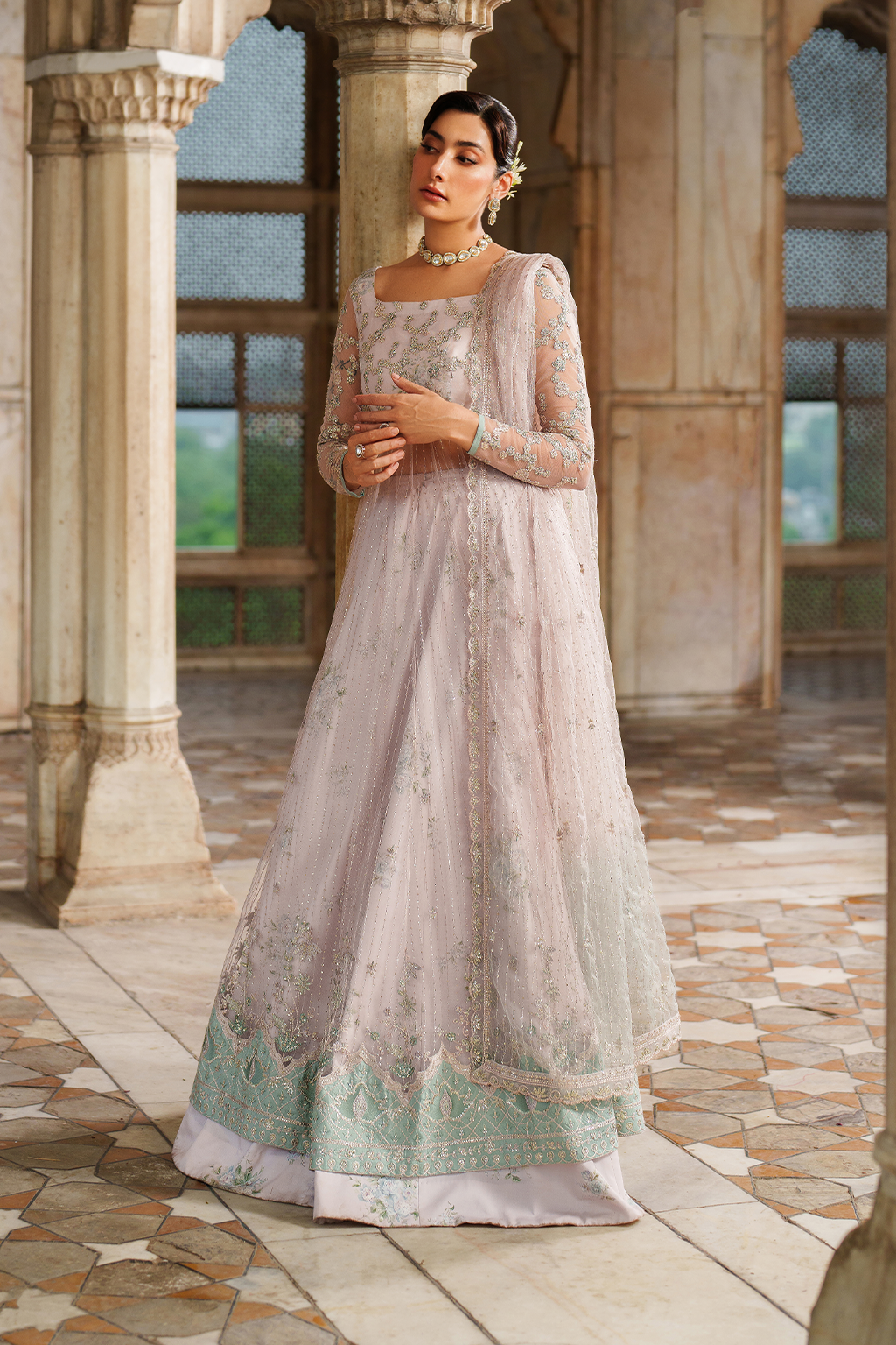 UE-552 Embroidered Net - Iznik