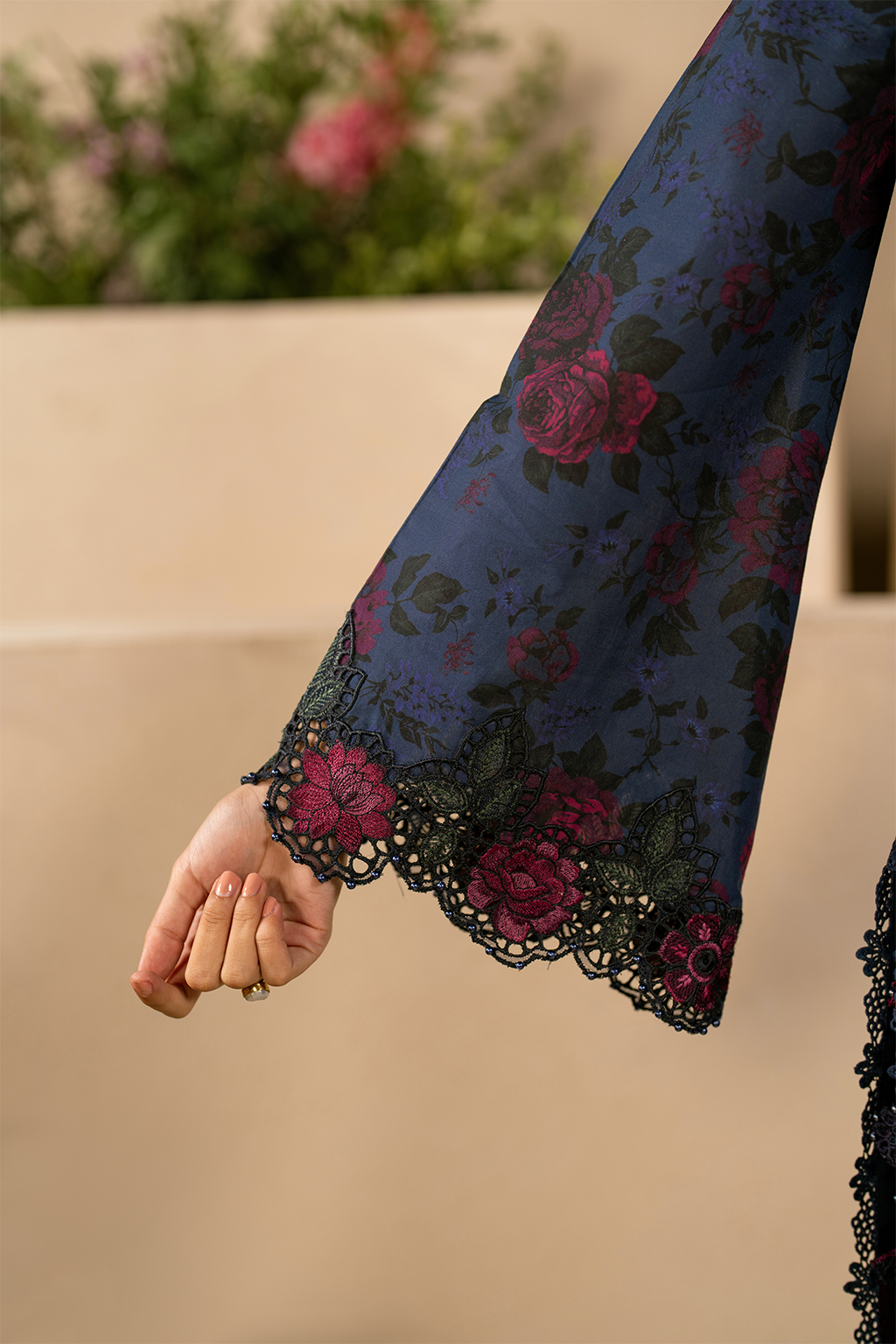 Embroidered Lawn dress - Iznik