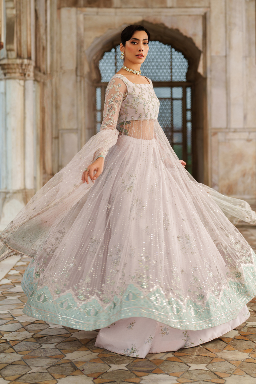 UE-552 Embroidered Net - Iznik