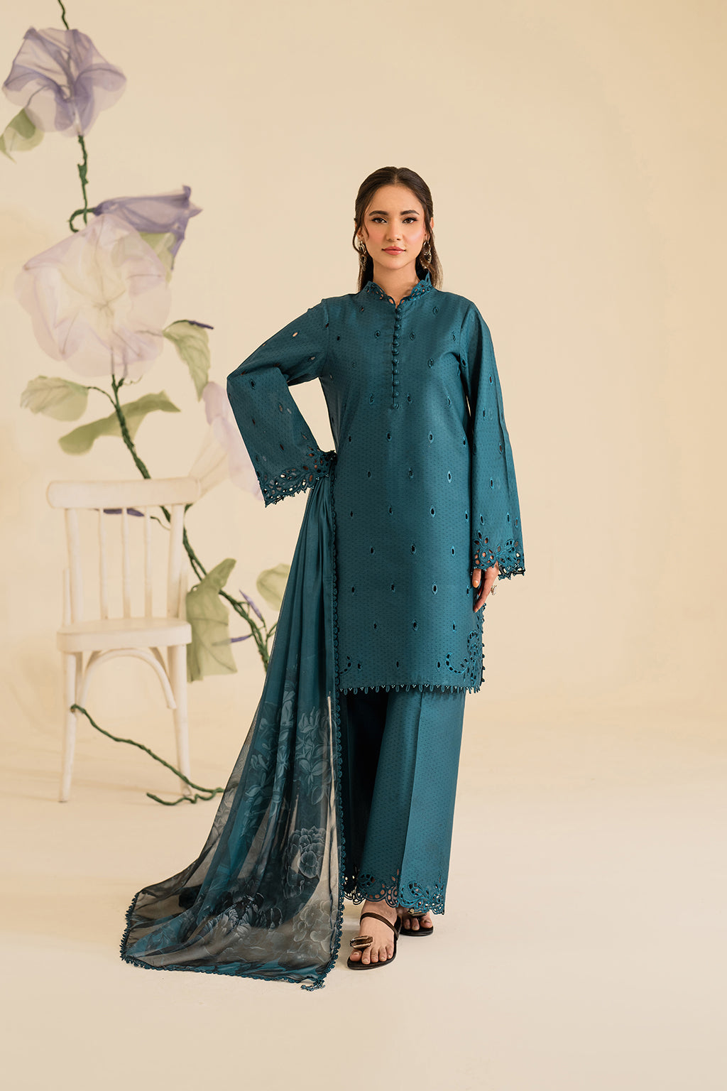 UE-421 Embroidered Textured Lawn - Iznik