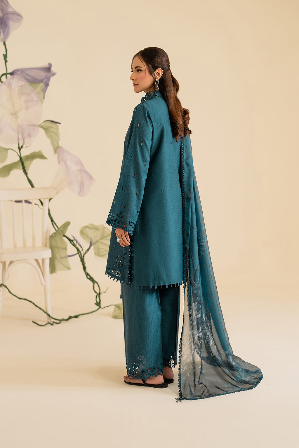 UE-421 Embroidered Textured Lawn - Iznik