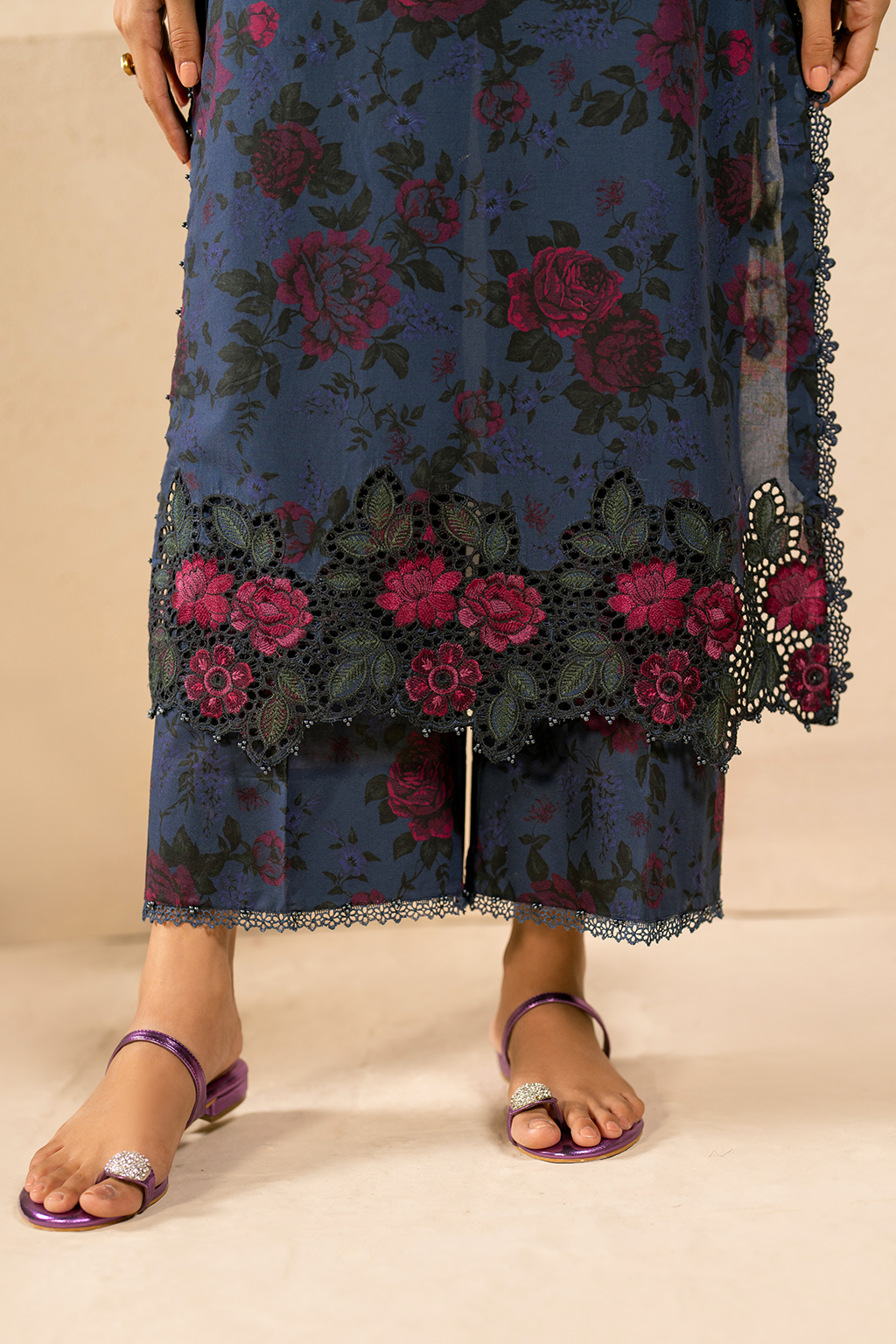 Embroidered Lawn dress - Iznik