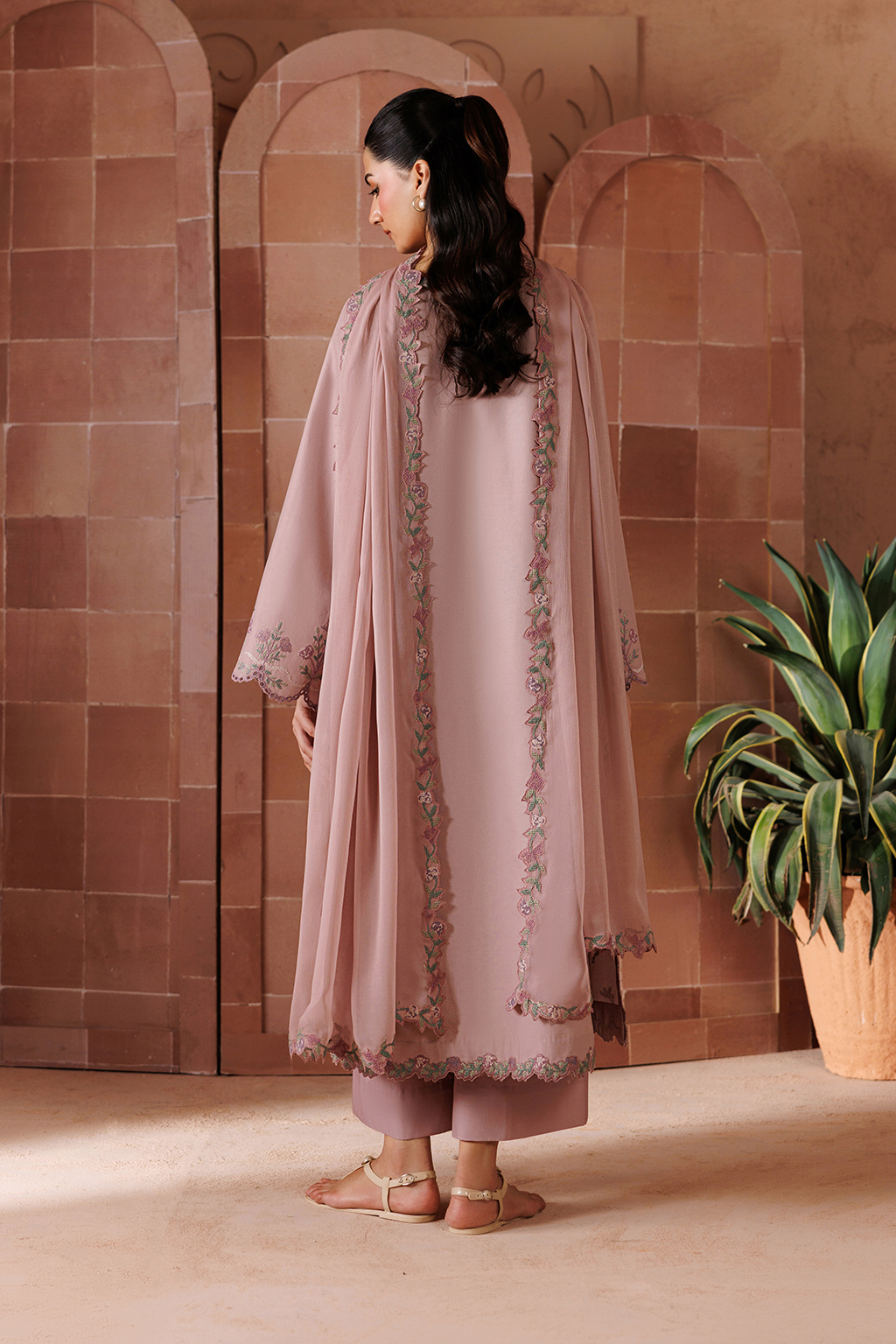 UE-700 Embroidered Lawn