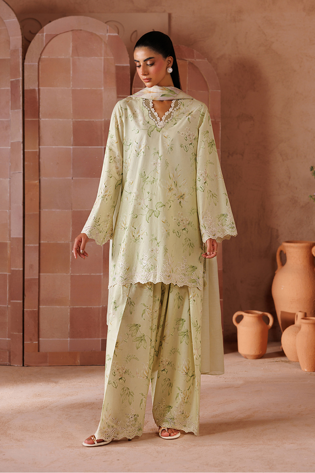 UE-707 Embroidered Lawn Main image