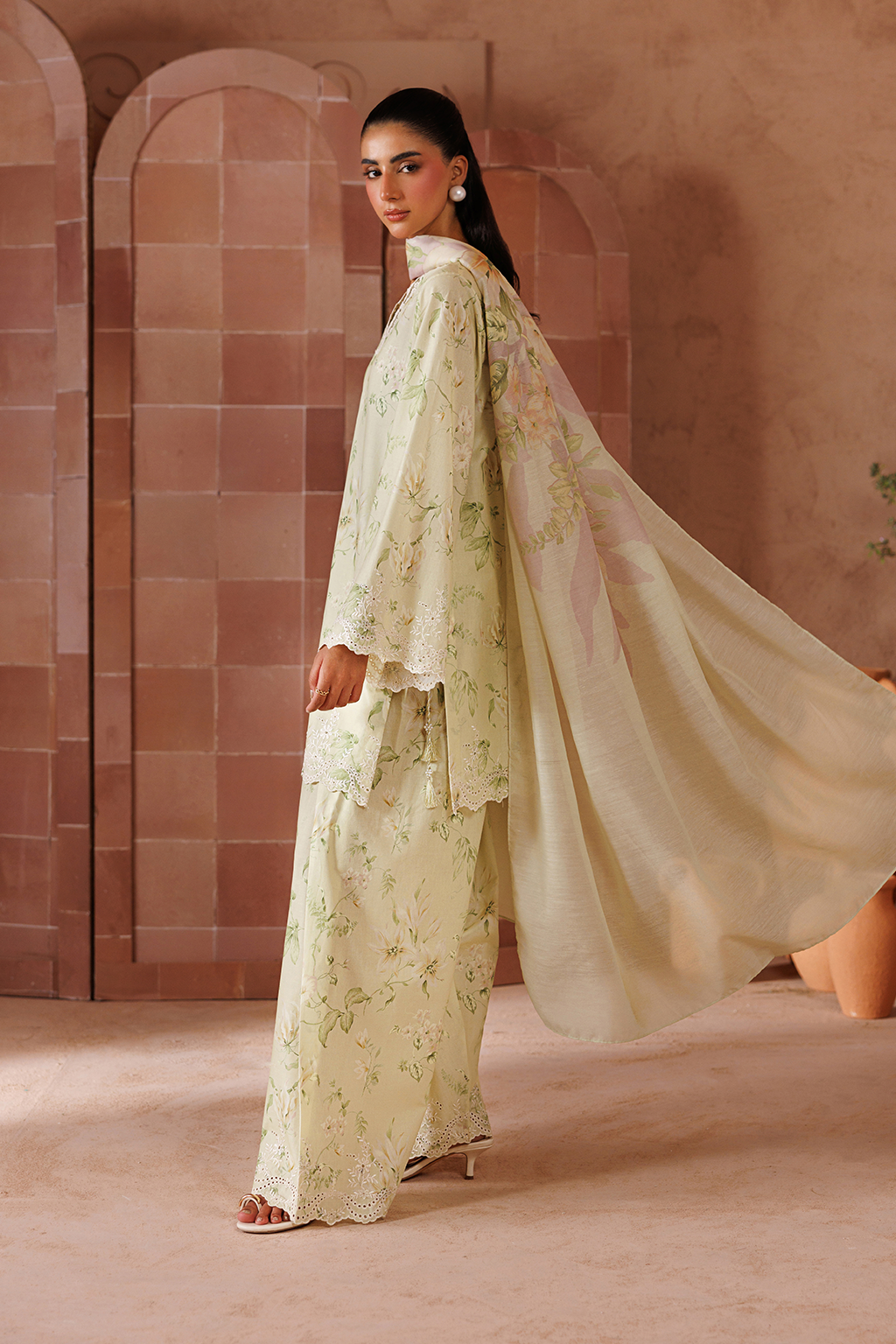 UE-707 Embroidered Lawn