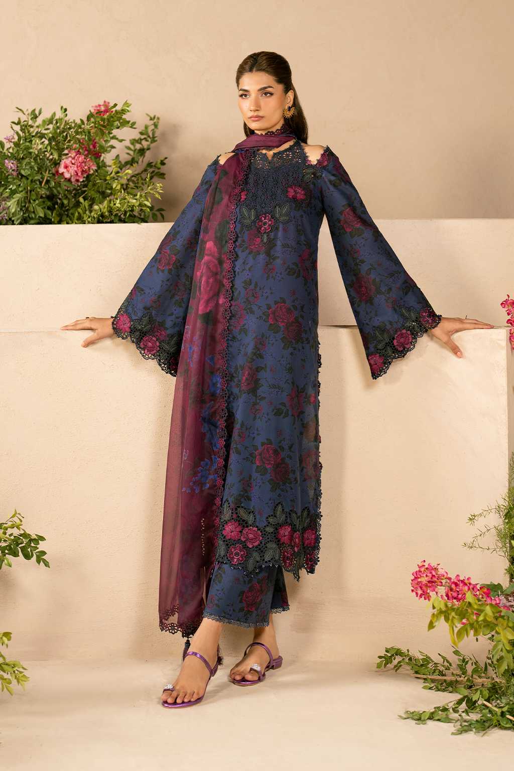 Embroidered Lawn dress - Iznik