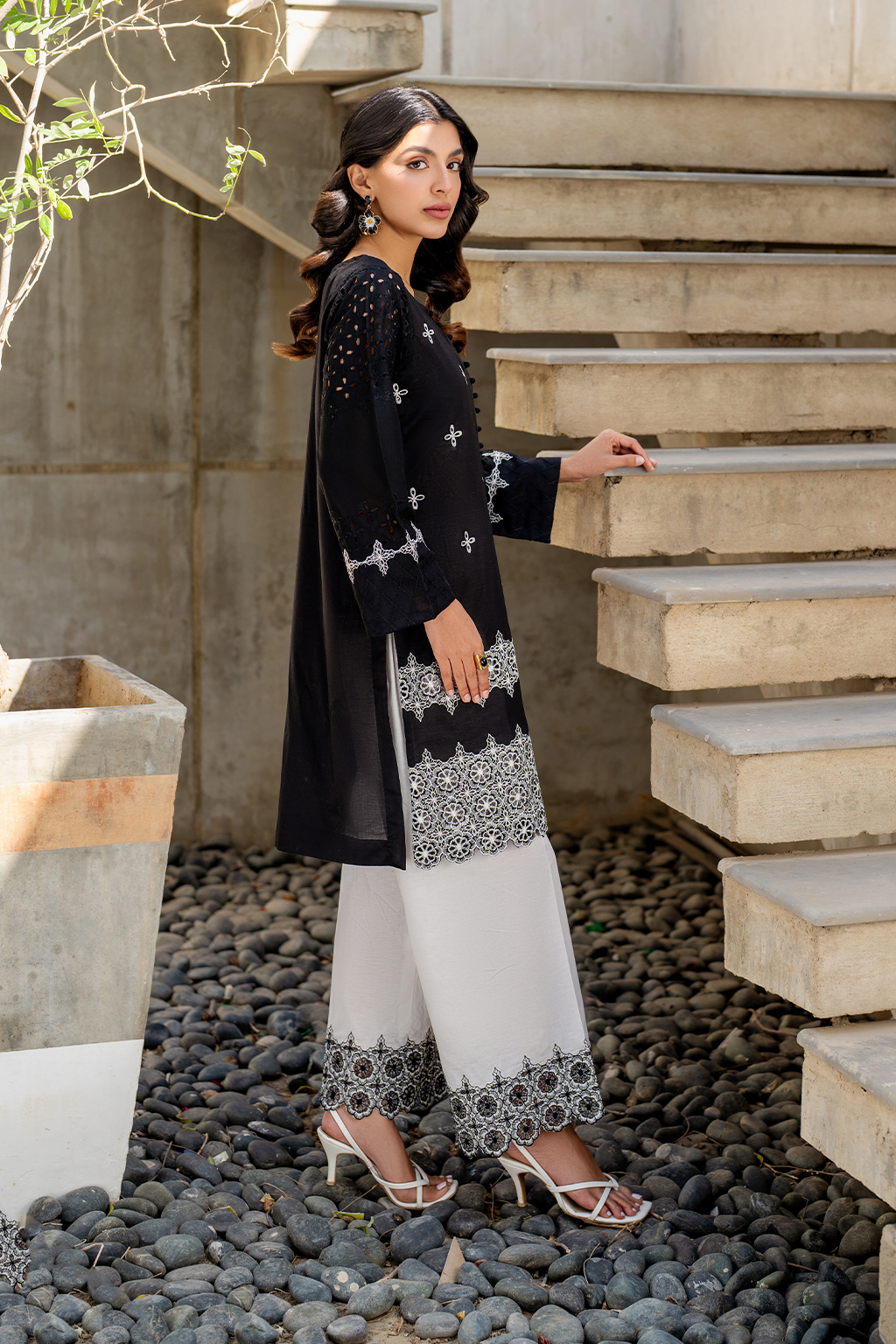 IP-271 Embroidered Lawn - Iznik