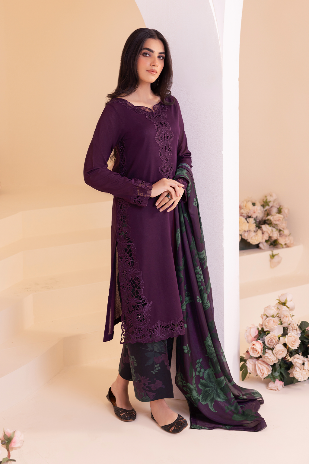 UE-257 Embroidered Lawn - Iznik Main image
