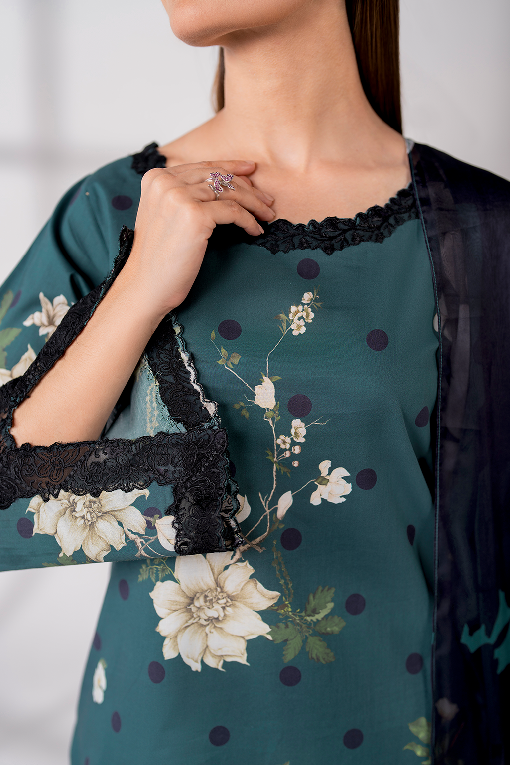 UE-281 Printed Lawn Secondary image