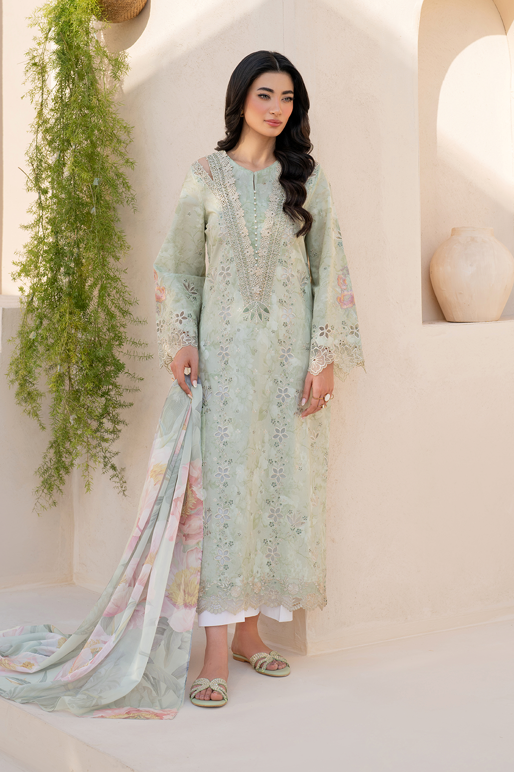 Embroidered Lawn dress - Iznik 