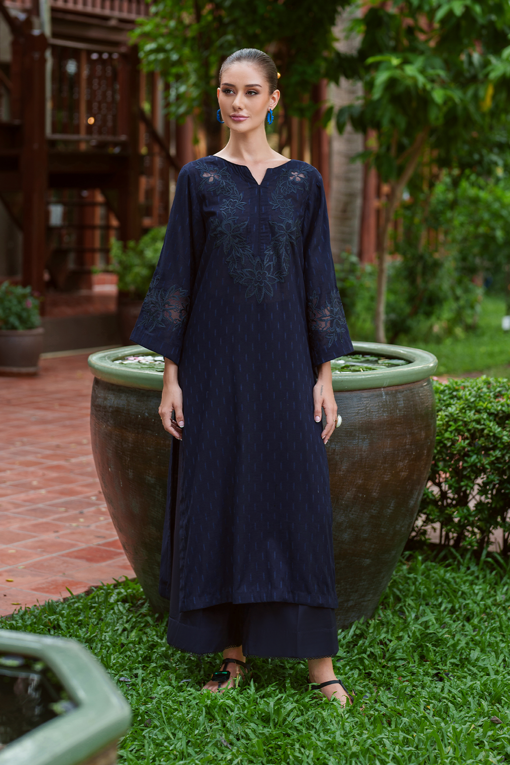 IP-332  Textured Lawn - Iznik Main image